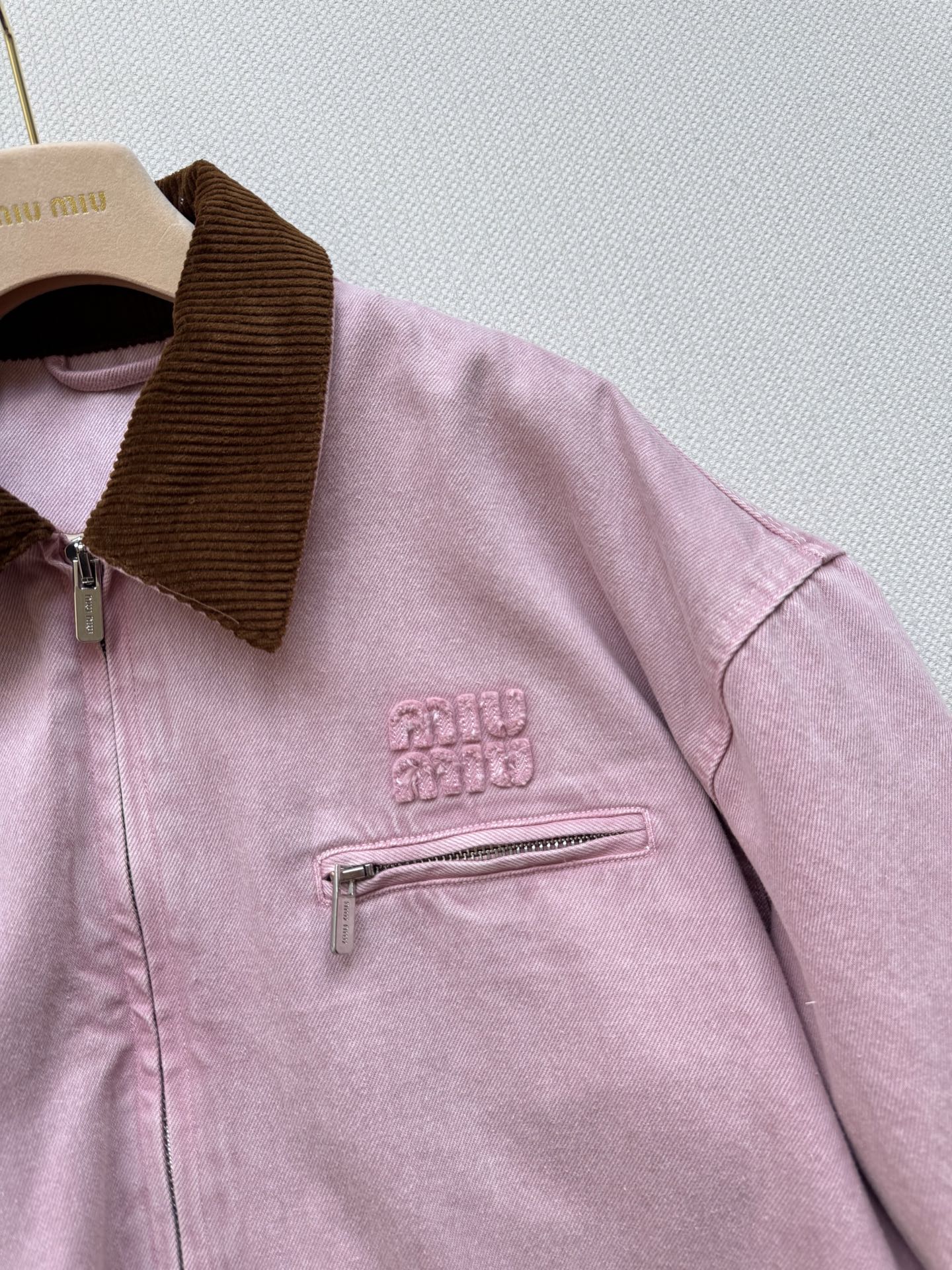 Miumi* 🆕25💞牛仔棉服。原版开发！高版出品！进口斜纹棉牛仔材质 多重酵素水洗 挺括舒适有型 绣花