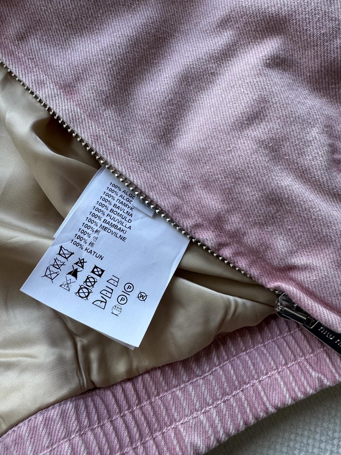 Miumi* 🆕25💞牛仔棉服。原版开发！高版出品！进口斜纹棉牛仔材质 多重酵素水洗 挺括舒适有型 绣花