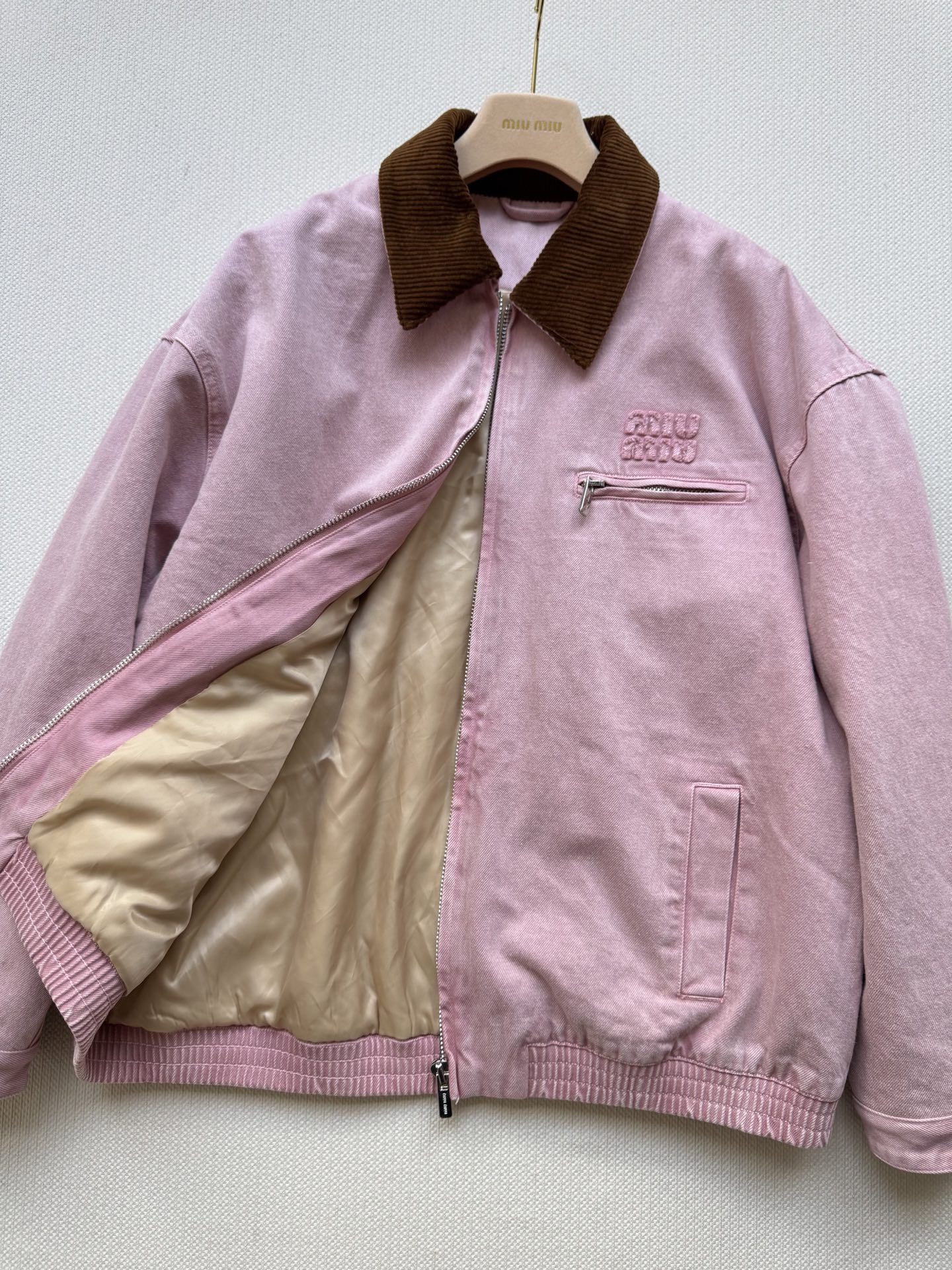 Miumi* 🆕25💞牛仔棉服。原版开发！高版出品！进口斜纹棉牛仔材质 多重酵素水洗 挺括舒适有型 绣花