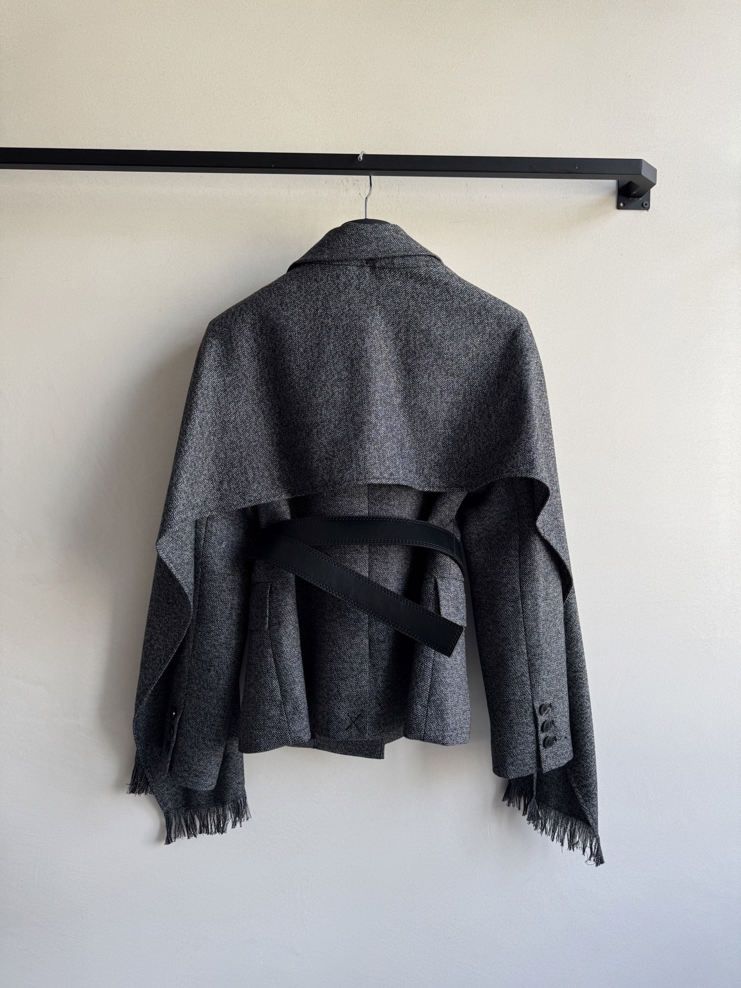 Dio*🆕25新款最值得买系列这款高级灰上衣预测这款今年肯定火爆，设计师炸裂设计，可拆卸斗篷，可以放前面