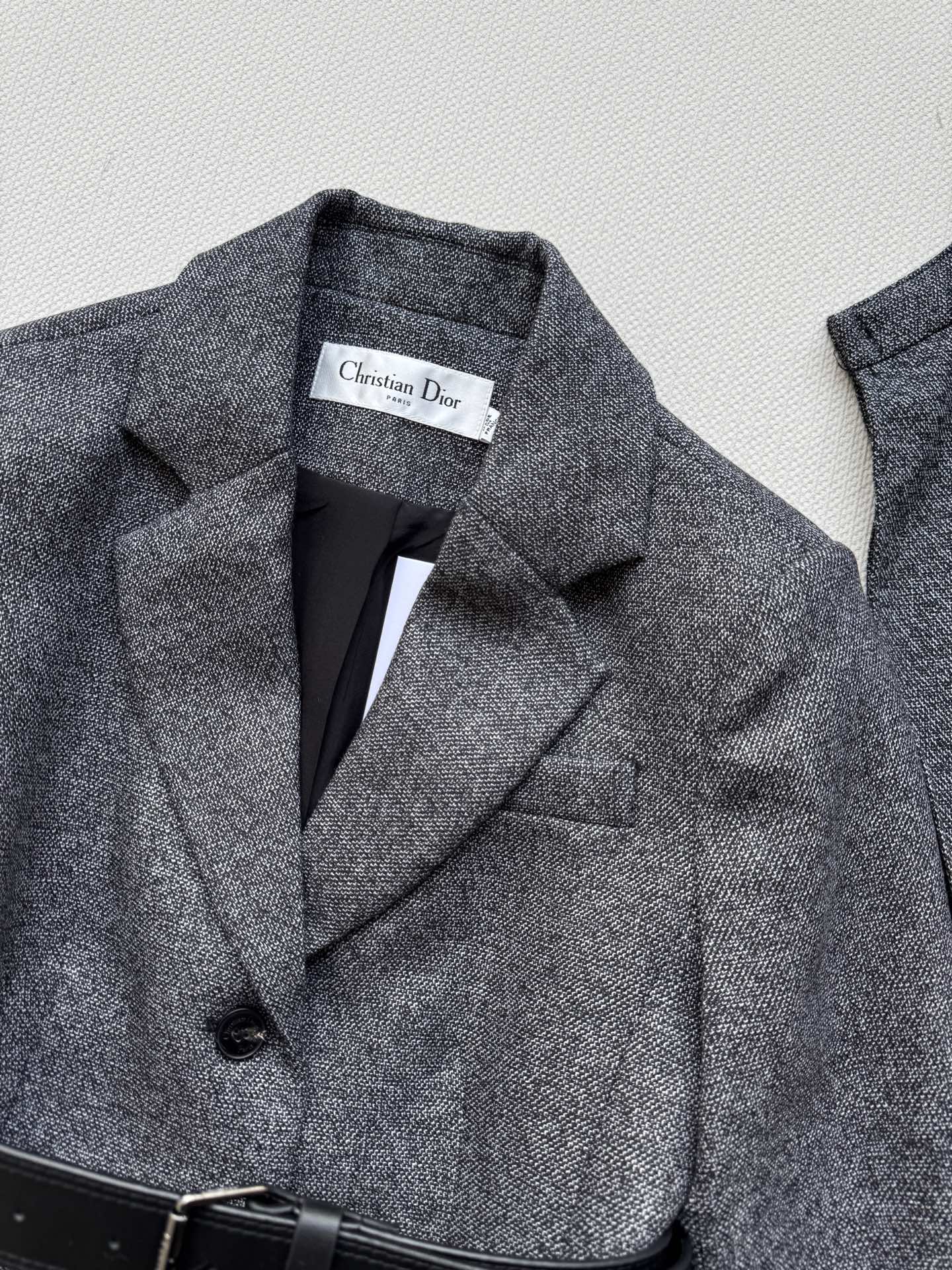 Dio*🆕25新款最值得买系列这款高级灰上衣预测这款今年肯定火爆，设计师炸裂设计，可拆卸斗篷，可以放前面