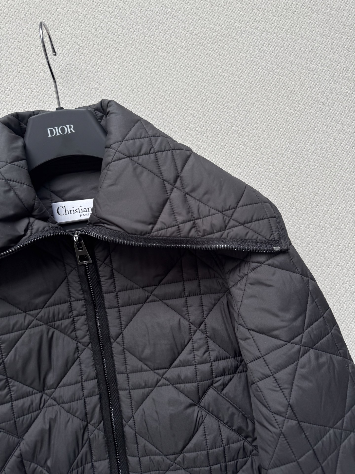 Dio*🆕25新款海军领棉服外套，D家饰以经典的超大藤格纹图案，常规版型 上身慵懒时髦 下摆刺绣小蜜蜂增