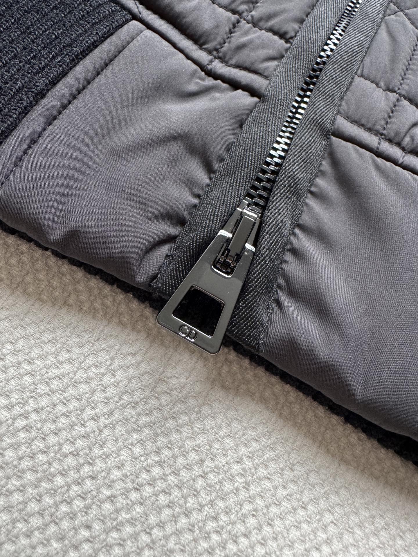 Dio*🆕25新款海军领棉服外套，D家饰以经典的超大藤格纹图案，常规版型 上身慵懒时髦 下摆刺绣小蜜蜂增