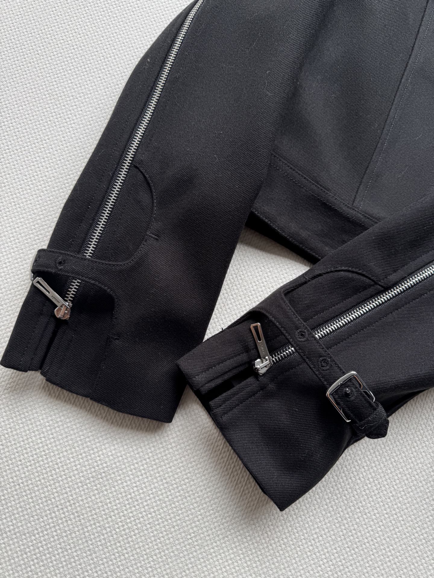 Hermé*🆕新款外套，YB开发高品质版本，超级帅气干练的夹克外套，低调奢华😘ＳＭＬ.