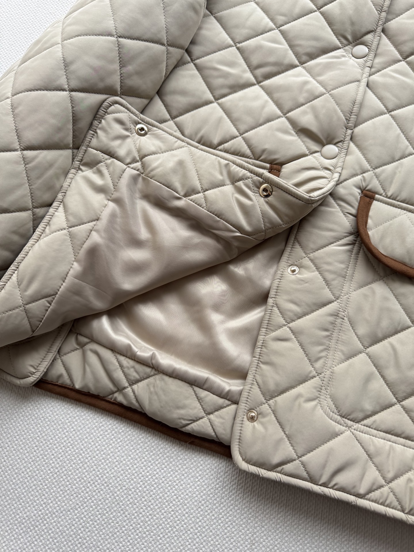 Miumi*🆕25Fw早秋新款 温暖少女感减龄奶油杏间棉菱格棉服外套丨原版开发！高版出品！原版定制面料！