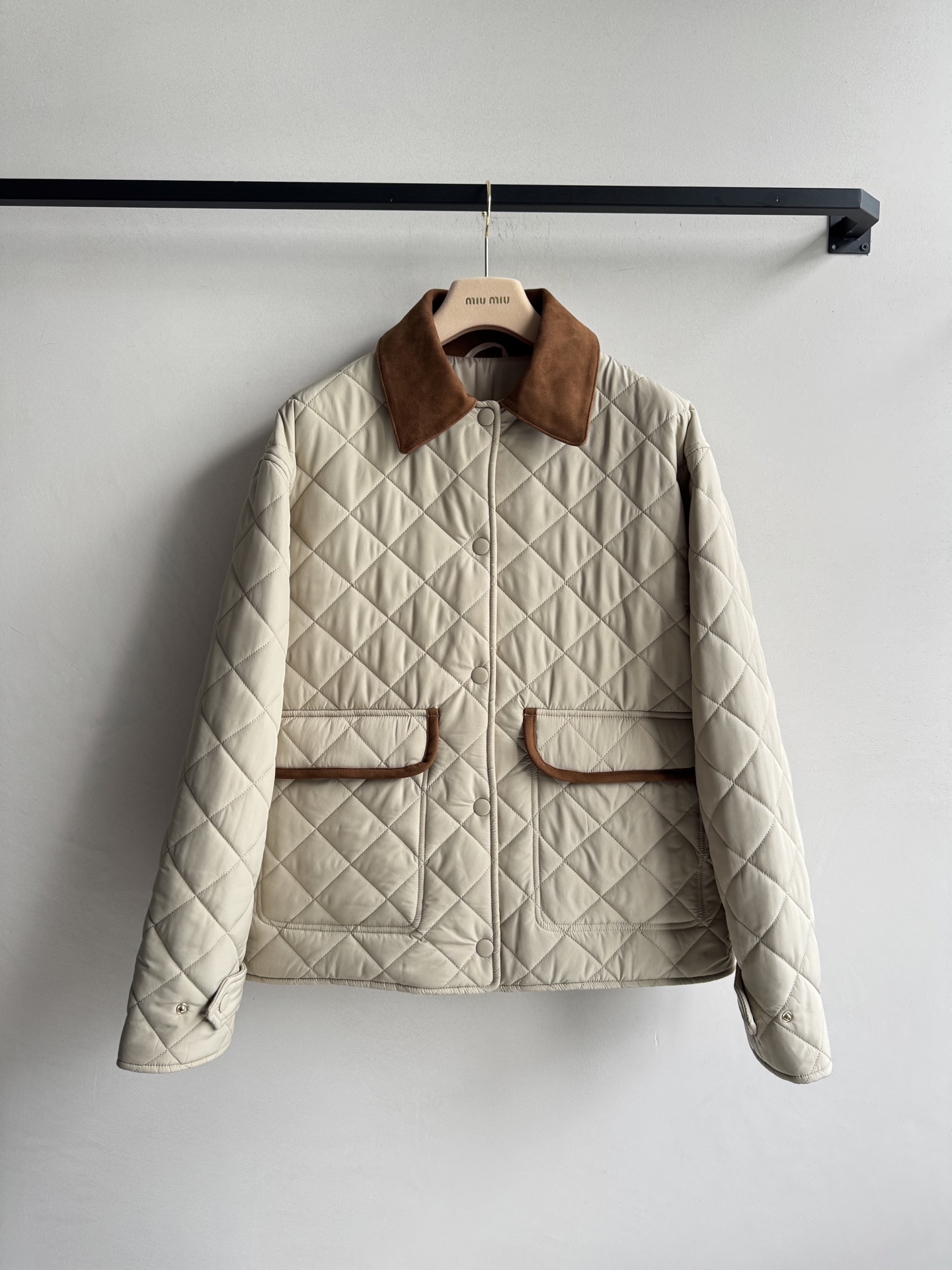 Miumi*🆕25Fw早秋新款 温暖少女感减龄奶油杏间棉菱格棉服外套丨原版开发！高版出品！原版定制面料！