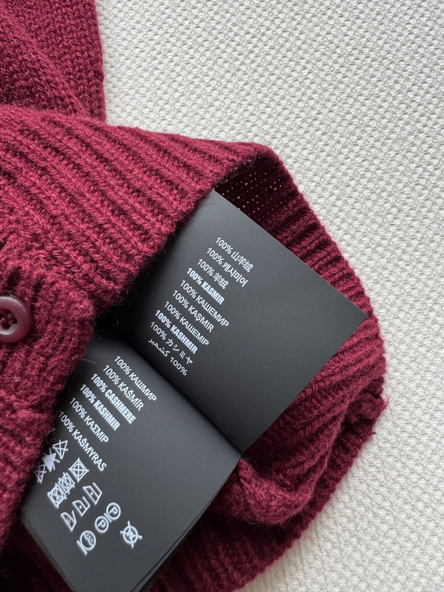 Prad*🆕25Fw早秋新款 排扣字母logo羊毛衫 原版开发！高版出品！100%羊毛材质，对版定制机织