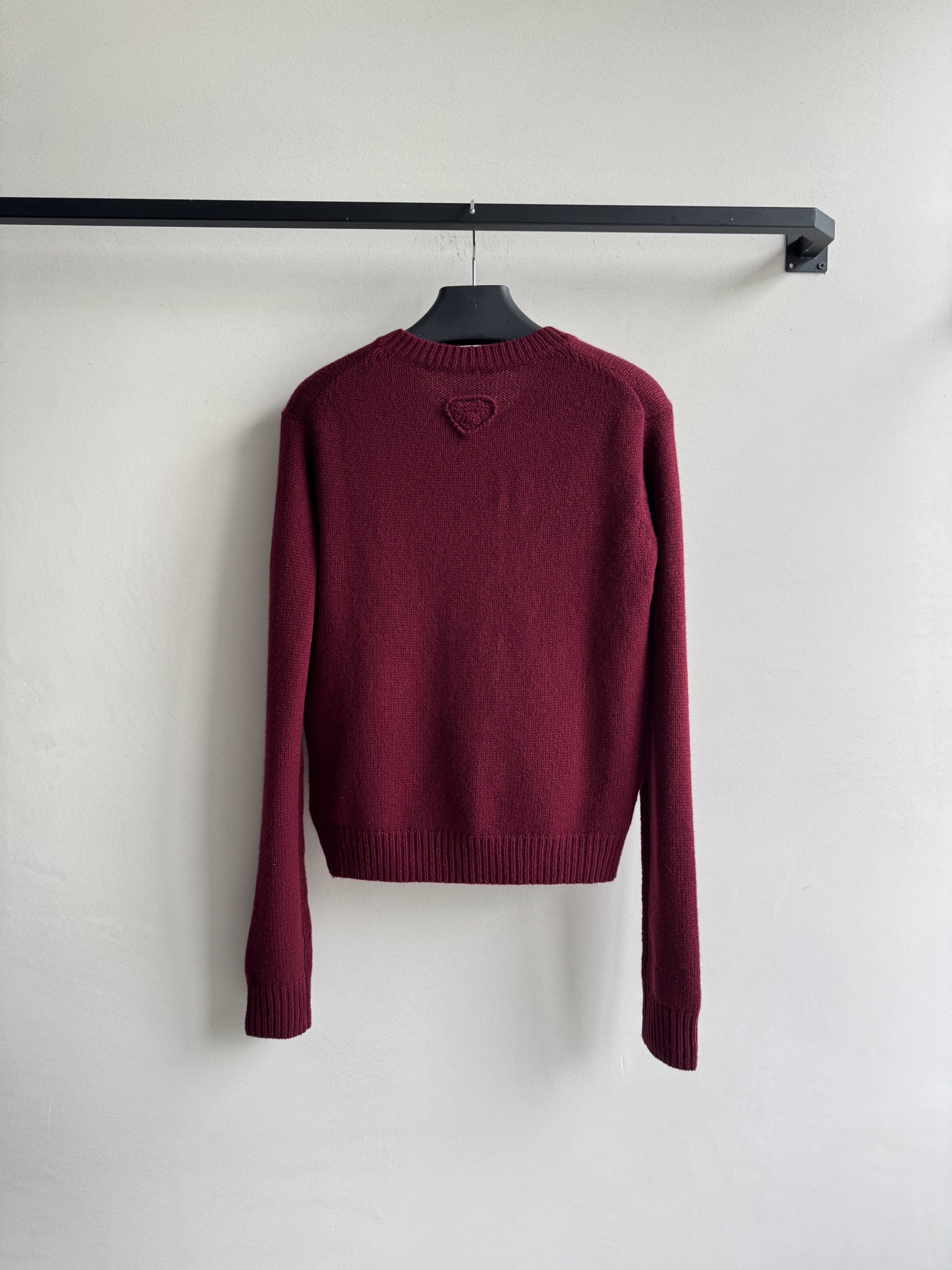 Prad*🆕25Fw早秋新款 排扣字母logo羊毛衫 原版开发！高版出品！100%羊毛材质，对版定制机织