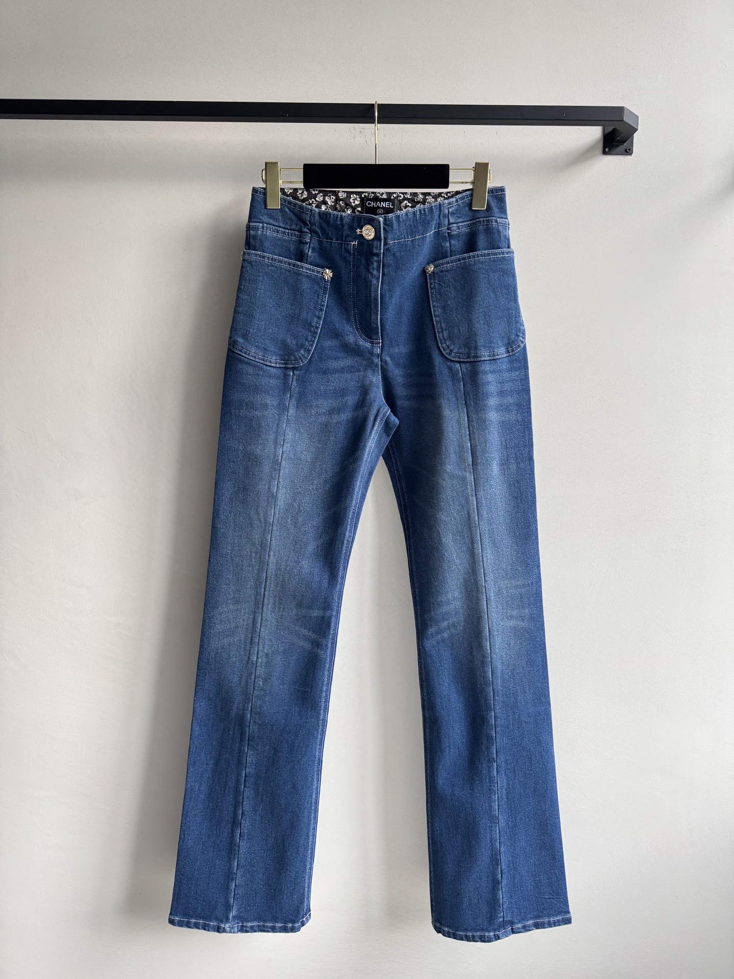 Chane*🆕25B 秋冬新款牛仔裤小香25秋冬复古牛仔裤上非常百搭的一款牛仔裤搭配任何风格都可以驾驭搭