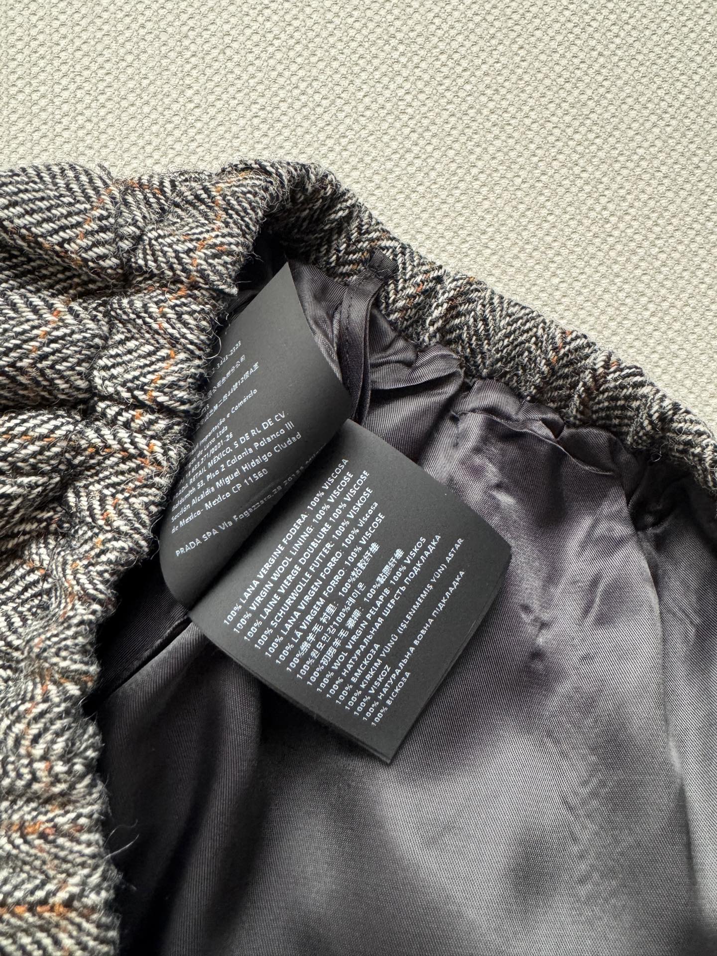 Miumi*🆕25Fw早秋新款 贴布绣字母徽标半裙丨原版开发！高版出品！定制进口yb绵羊毛材质，面料柔软