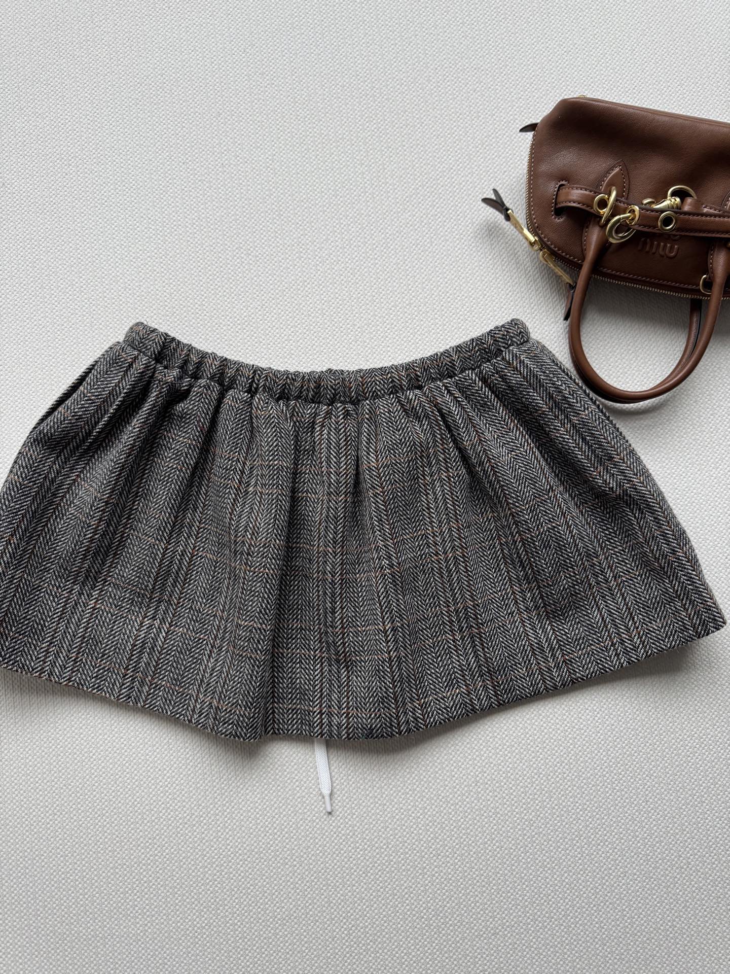 Miumi*🆕25Fw早秋新款 贴布绣字母徽标半裙丨原版开发！高版出品！定制进口yb绵羊毛材质，面料柔软