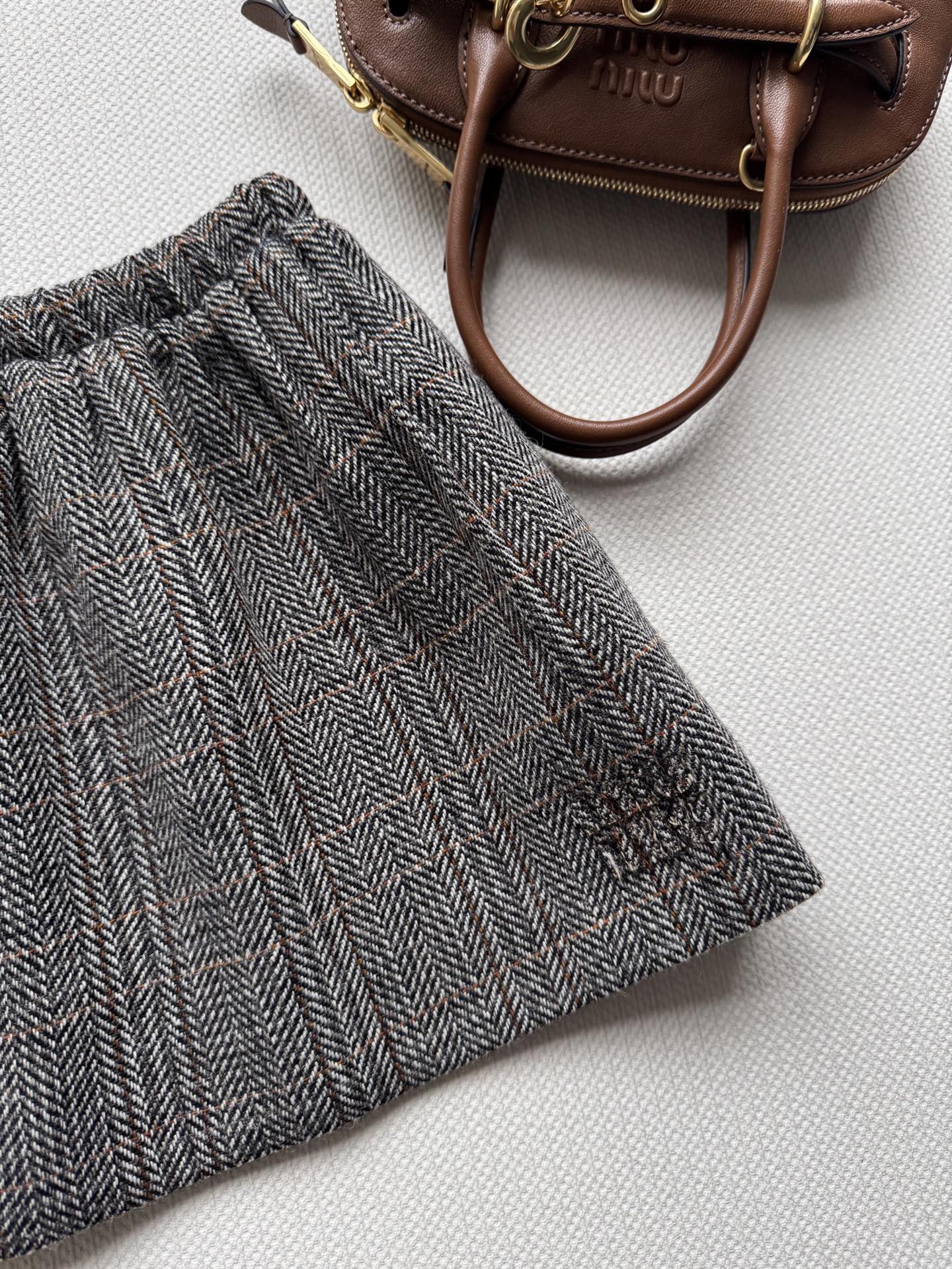 Miumi*🆕25Fw早秋新款 贴布绣字母徽标半裙丨原版开发！高版出品！定制进口yb绵羊毛材质，面料柔软