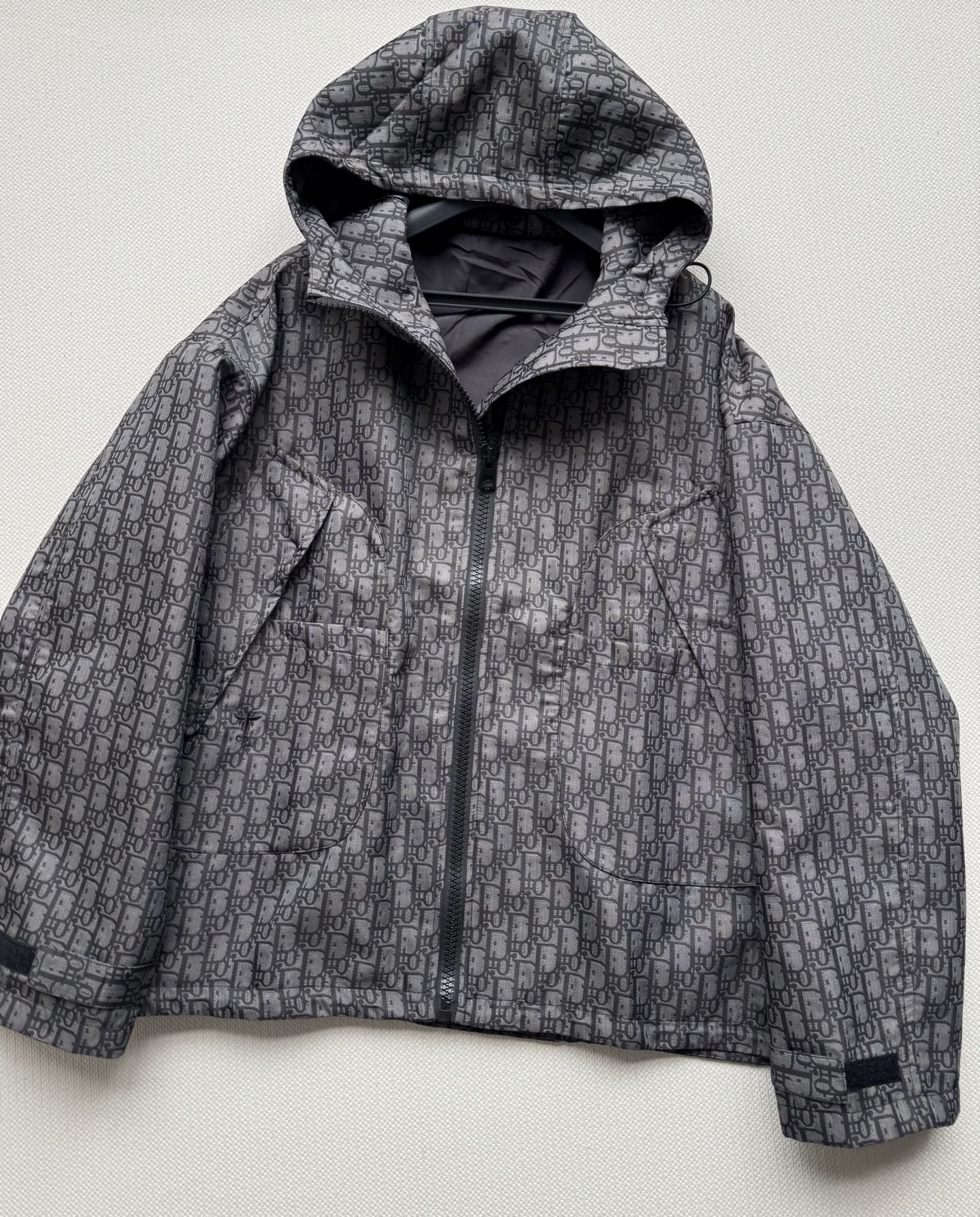 Dio*🆕2025新品连帽提花外套定制YB进口提花冲锋材质 质感光泽 挺括有型 连帽抽绳外套 裙裤套装 