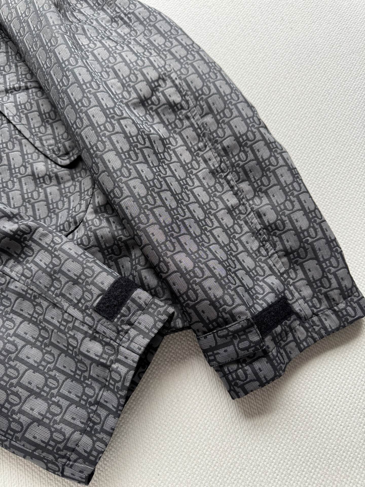 Dio*🆕2025新品连帽提花外套定制YB进口提花冲锋材质 质感光泽 挺括有型 连帽抽绳外套 裙裤套装 