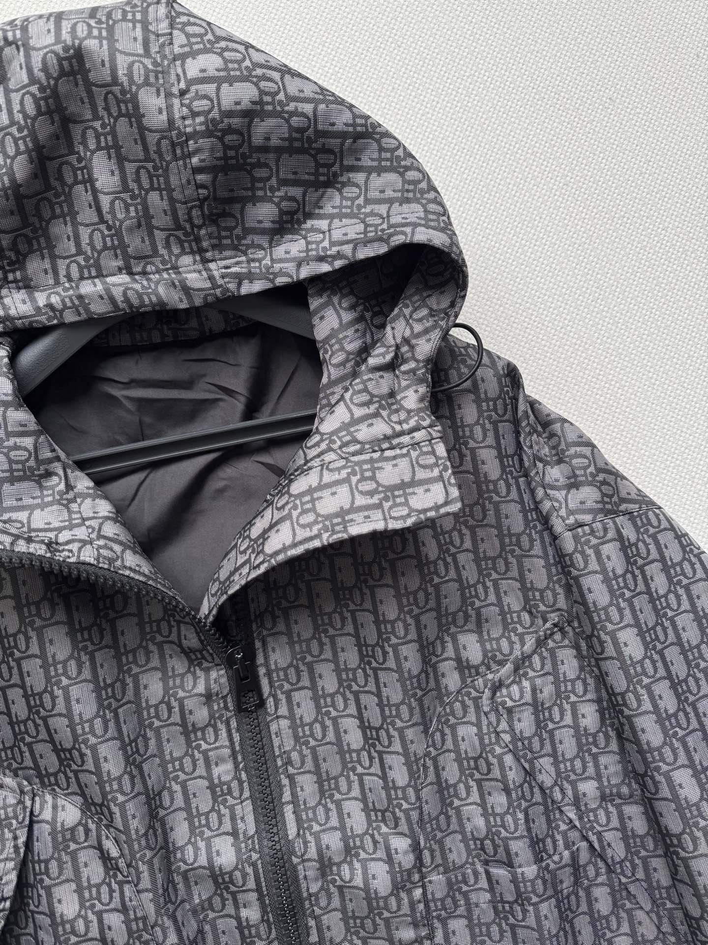 Dio*🆕2025新品连帽提花外套定制YB进口提花冲锋材质 质感光泽 挺括有型 连帽抽绳外套 裙裤套装 