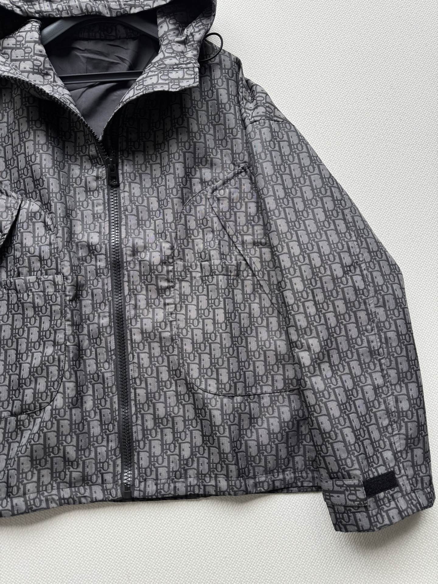 Dio*🆕2025新品连帽提花外套定制YB进口提花冲锋材质 质感光泽 挺括有型 连帽抽绳外套 裙裤套装 