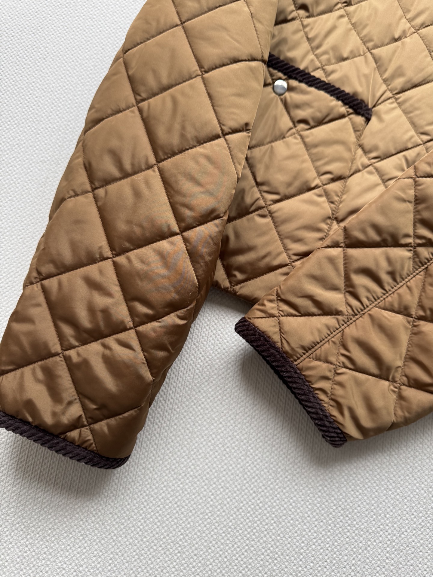 Prad* 🆕25FW秋冬新品 啡色菱形格棉服短外套丨原版开发！高版出品！菱格绗缝设计，质感高级又具复古