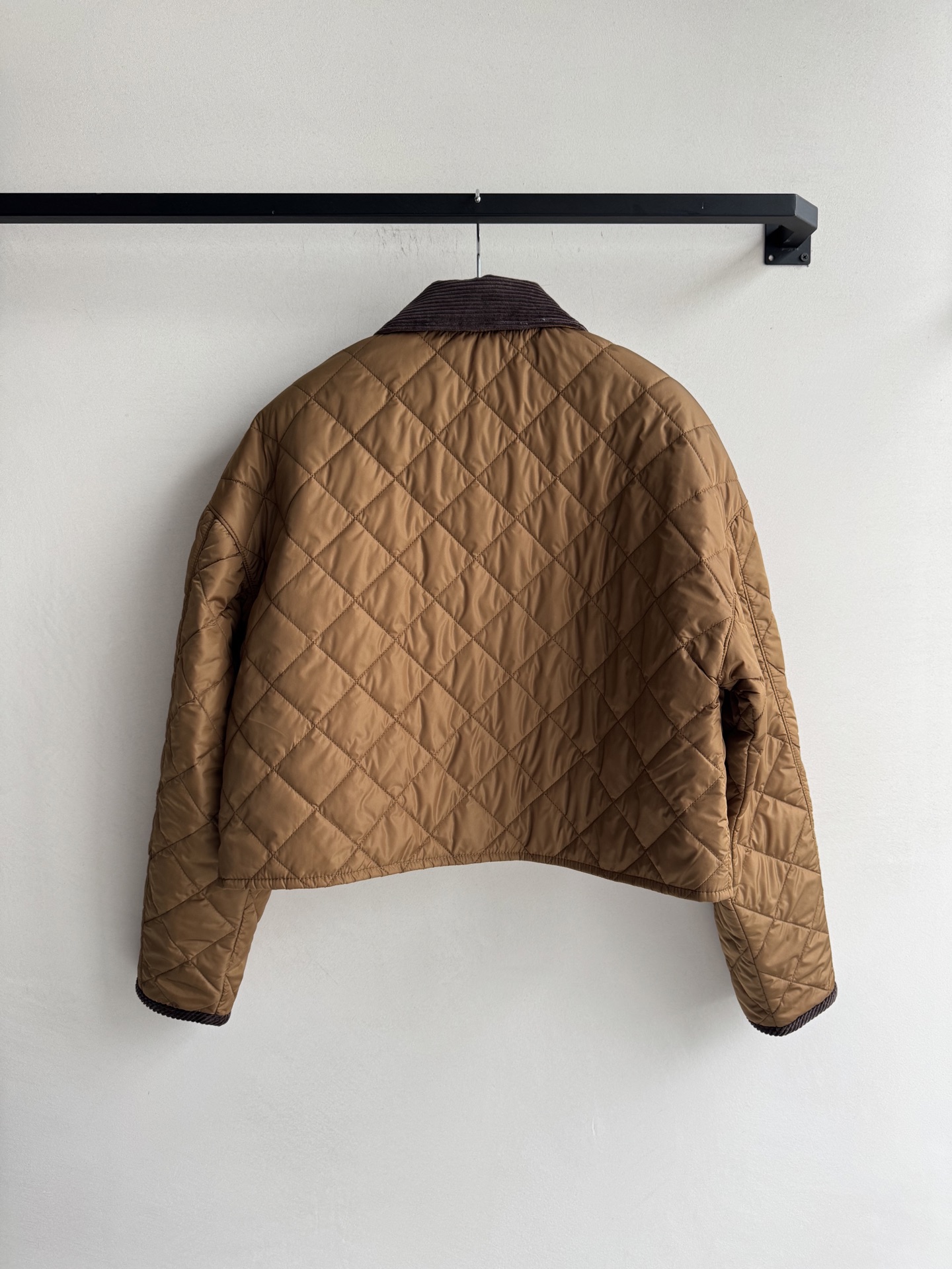 Prad* 🆕25FW秋冬新品 啡色菱形格棉服短外套丨原版开发！高版出品！菱格绗缝设计，质感高级又具复古