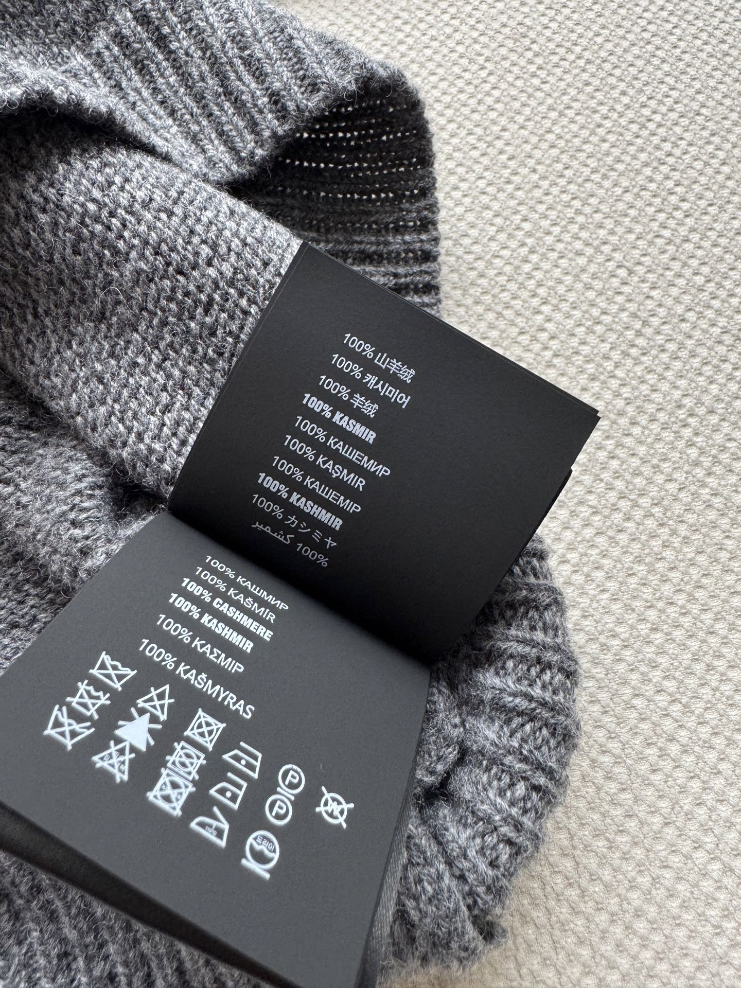 Prar*🆕25Fw早秋新款 复古羊绒针织短袖上衣 ⚠独家开发！高版出品！入秋的最佳实穿选手 可叠穿的系