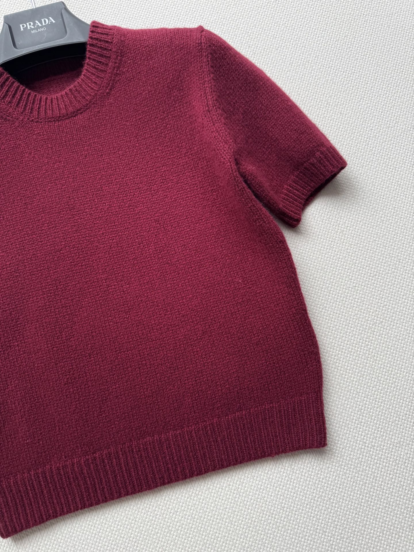 Prar*🆕25Fw早秋新款 复古羊绒针织短袖上衣 ⚠独家开发！高版出品！入秋的最佳实穿选手 可叠穿的系