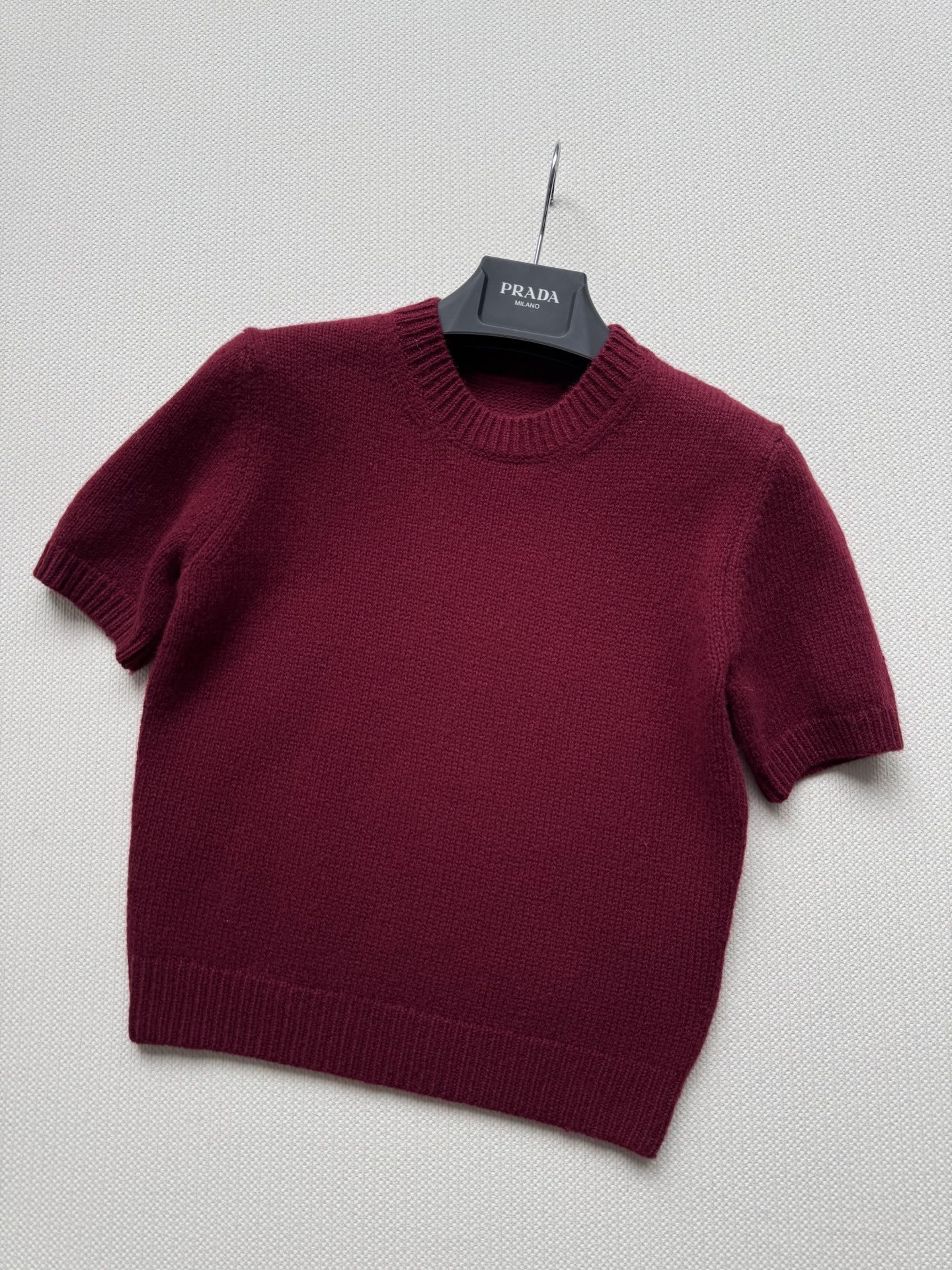 Prar*🆕25Fw早秋新款 复古羊绒针织短袖上衣 ⚠独家开发！高版出品！入秋的最佳实穿选手 可叠穿的系