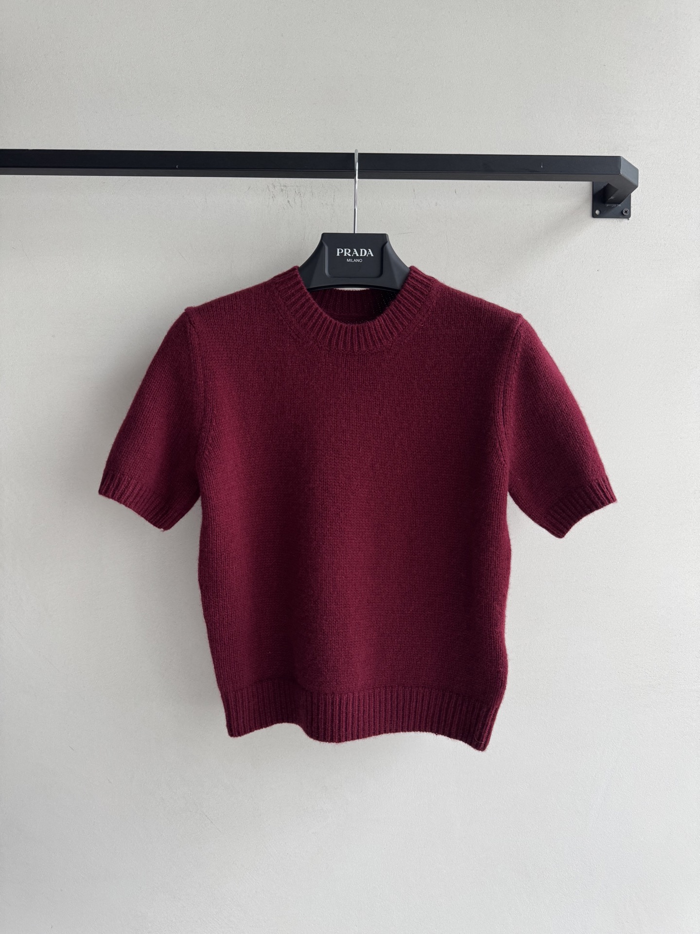 Prar*🆕25Fw早秋新款 复古羊绒针织短袖上衣 ⚠独家开发！高版出品！入秋的最佳实穿选手 可叠穿的系