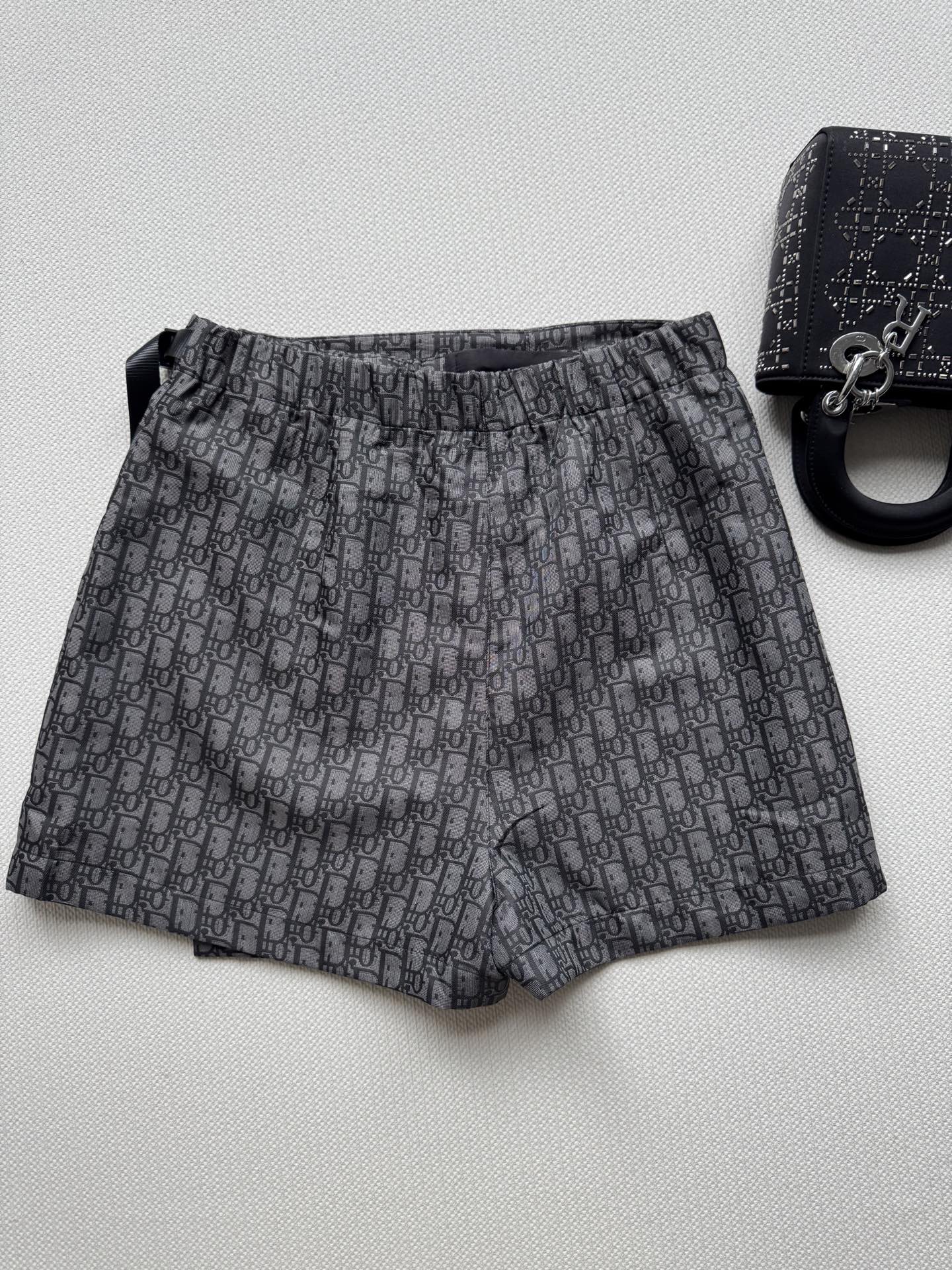 Dio*🆕2025新品裙裤定制YB进口提花冲锋材质 质感光泽 挺括有型大身满铺老钱感字母提花图案一片式遮