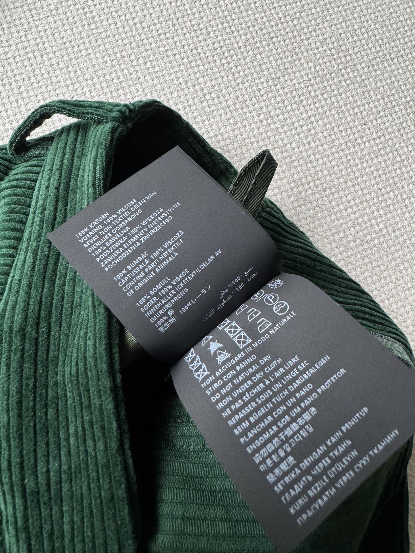 Miumi*🆕25Fw早秋新款 知性分子学院风灯芯绒压褶半裙 原版开发！高版出品！定染宝石绿💚！甜酷兼备