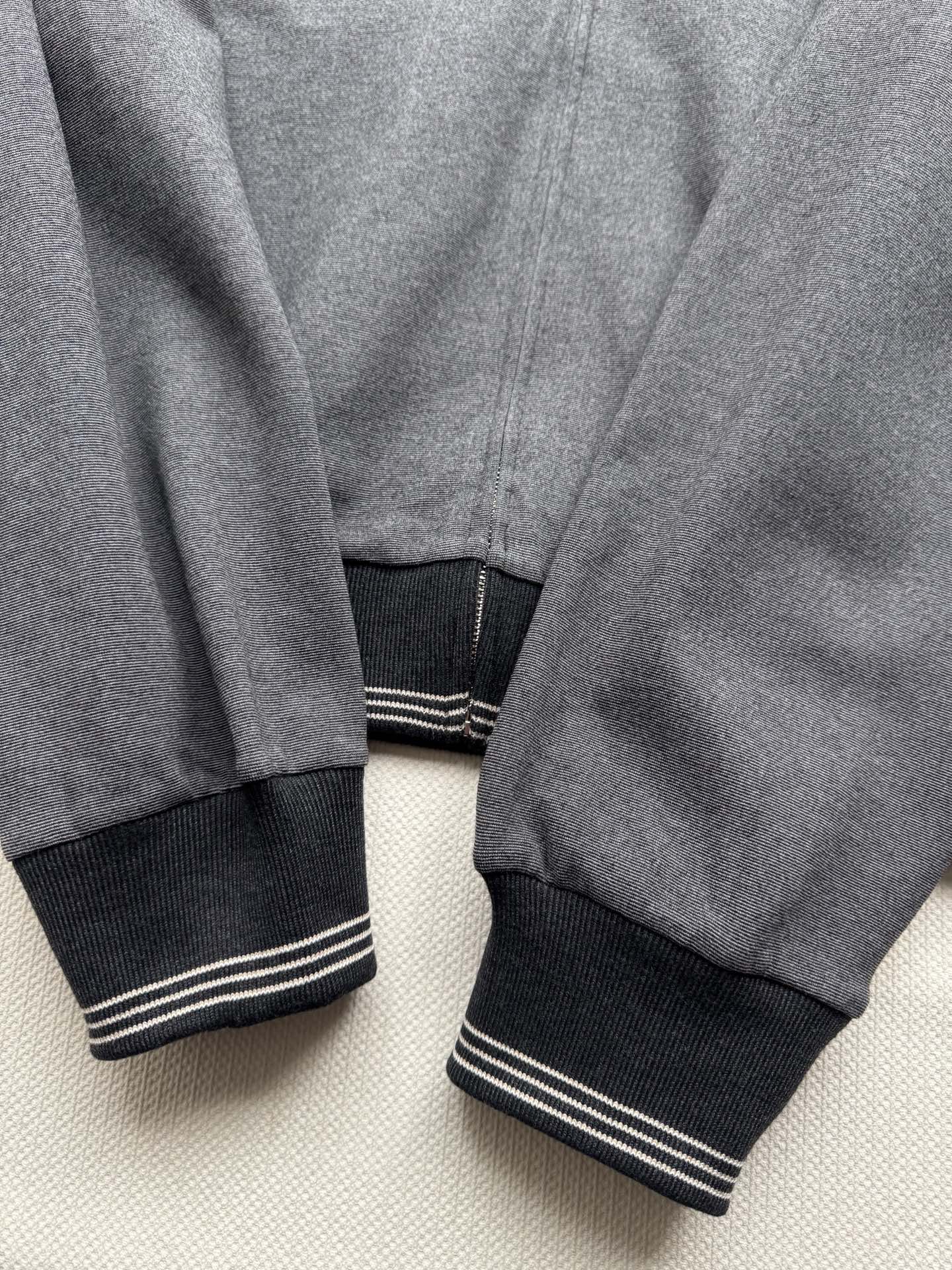 Miumi*🆕25Fw早秋新款 美拉德色系拼接拉链外套 原版开发！高版出品！定制面料 拿到手有一定的分量