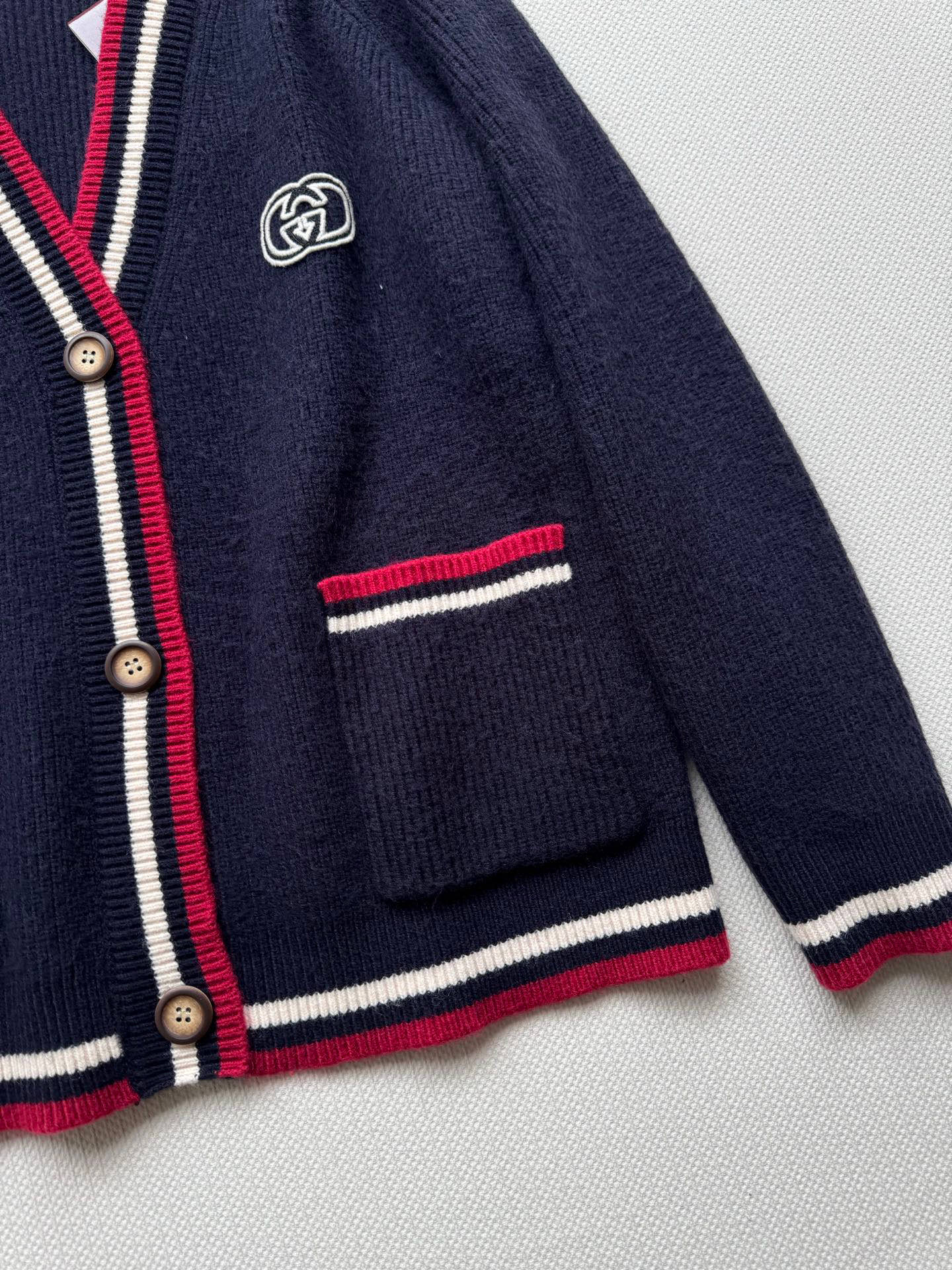 Gucc*🆕新款开衫，V领敞开款式，休闲百搭👏ＳＭＬ.