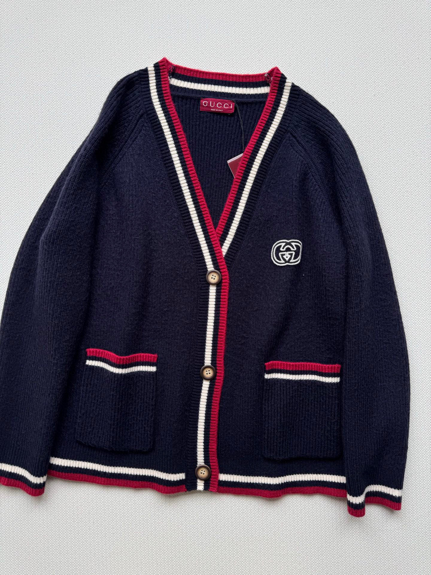 Gucc*🆕新款开衫，V领敞开款式，休闲百搭👏ＳＭＬ.