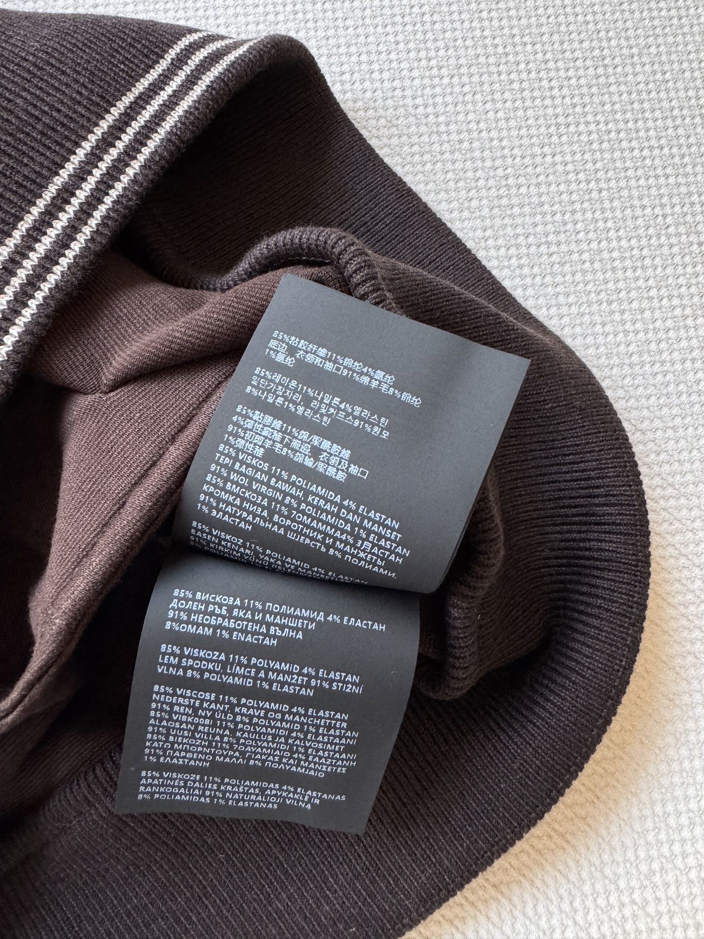 Miumi* 25Fw早秋新款 斜拉链翻领卫衣丨原版开发！高版出品！拉链式翻领既休闲又cool🕶斜拉链设