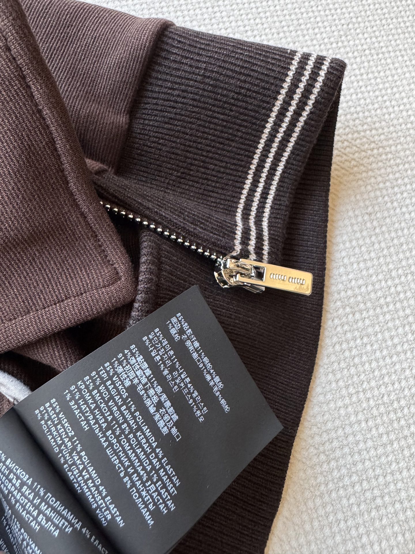 Miumi* 25Fw早秋新款 美拉德色系拼接拉链外套 原版开发！高版出品！定制面料 拿到手有一定的分量