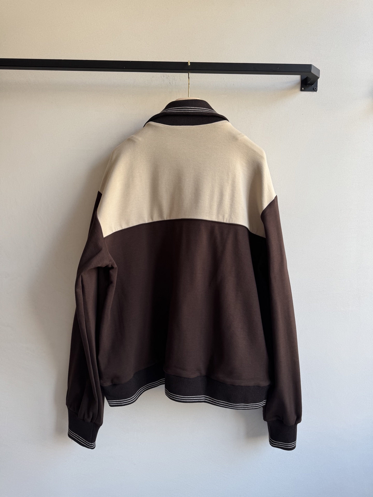 Miumi* 25Fw早秋新款 美拉德色系拼接拉链外套 原版开发！高版出品！定制面料 拿到手有一定的分量