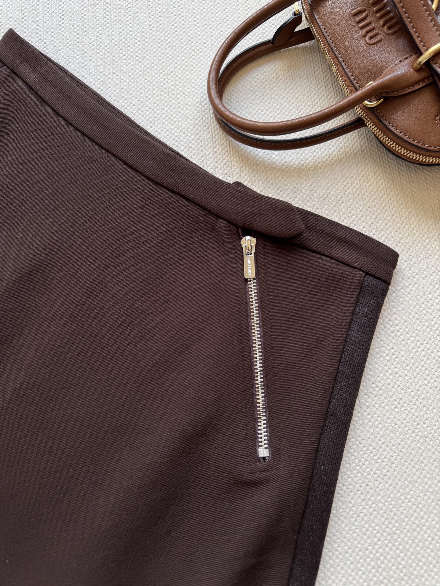 miumi*🆕秋冬新品，（半身裙）时髦分子风气质A字半裙！甜酷兼备美拉徳色系穿搭。原版定制面料半身裙！上