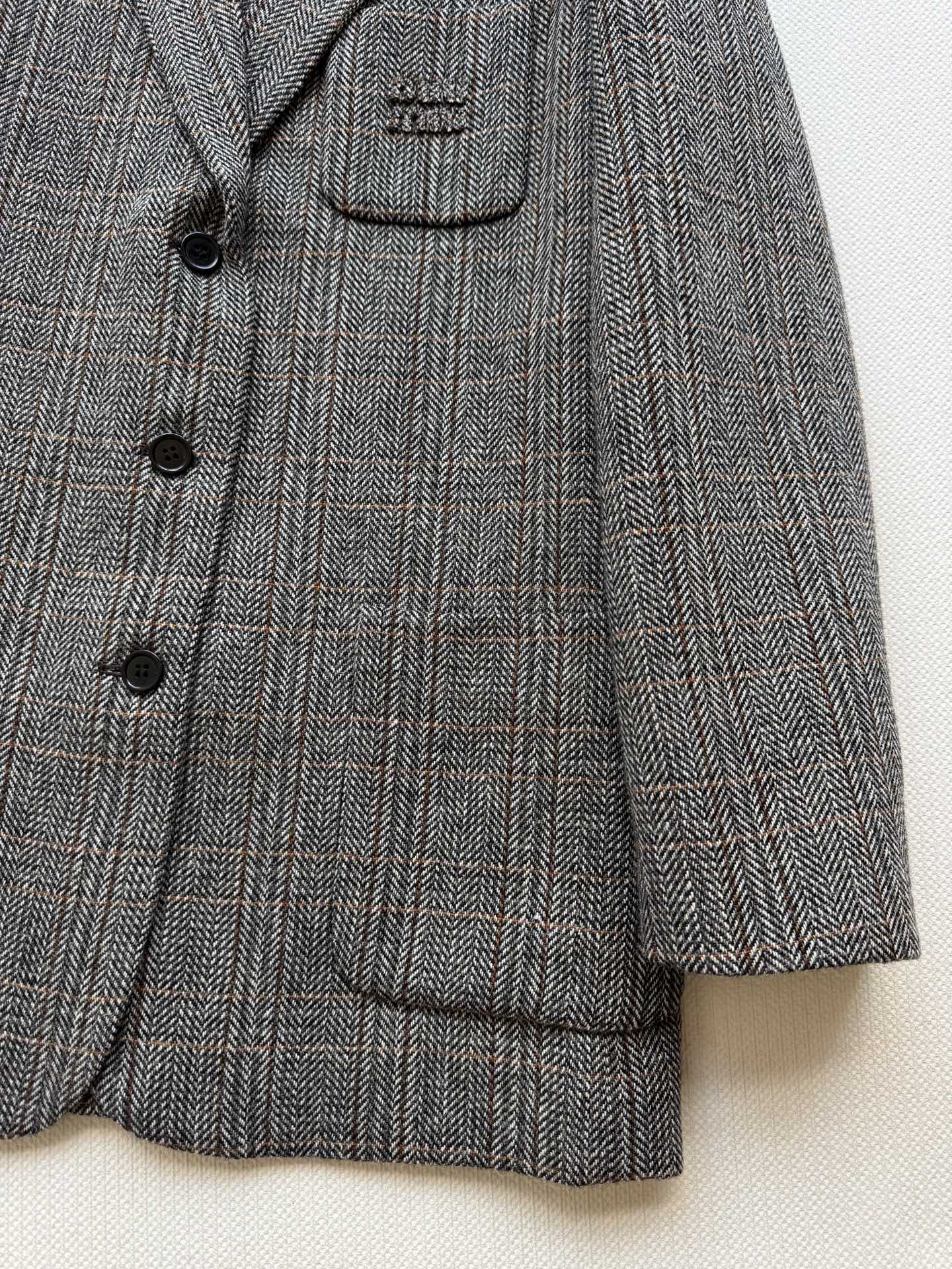 Miumi*2025新翻领格纹口袋西装外套原版开发 高版出品 进口精纺羊毛材质，质感光泽，垂感更强，毛呢