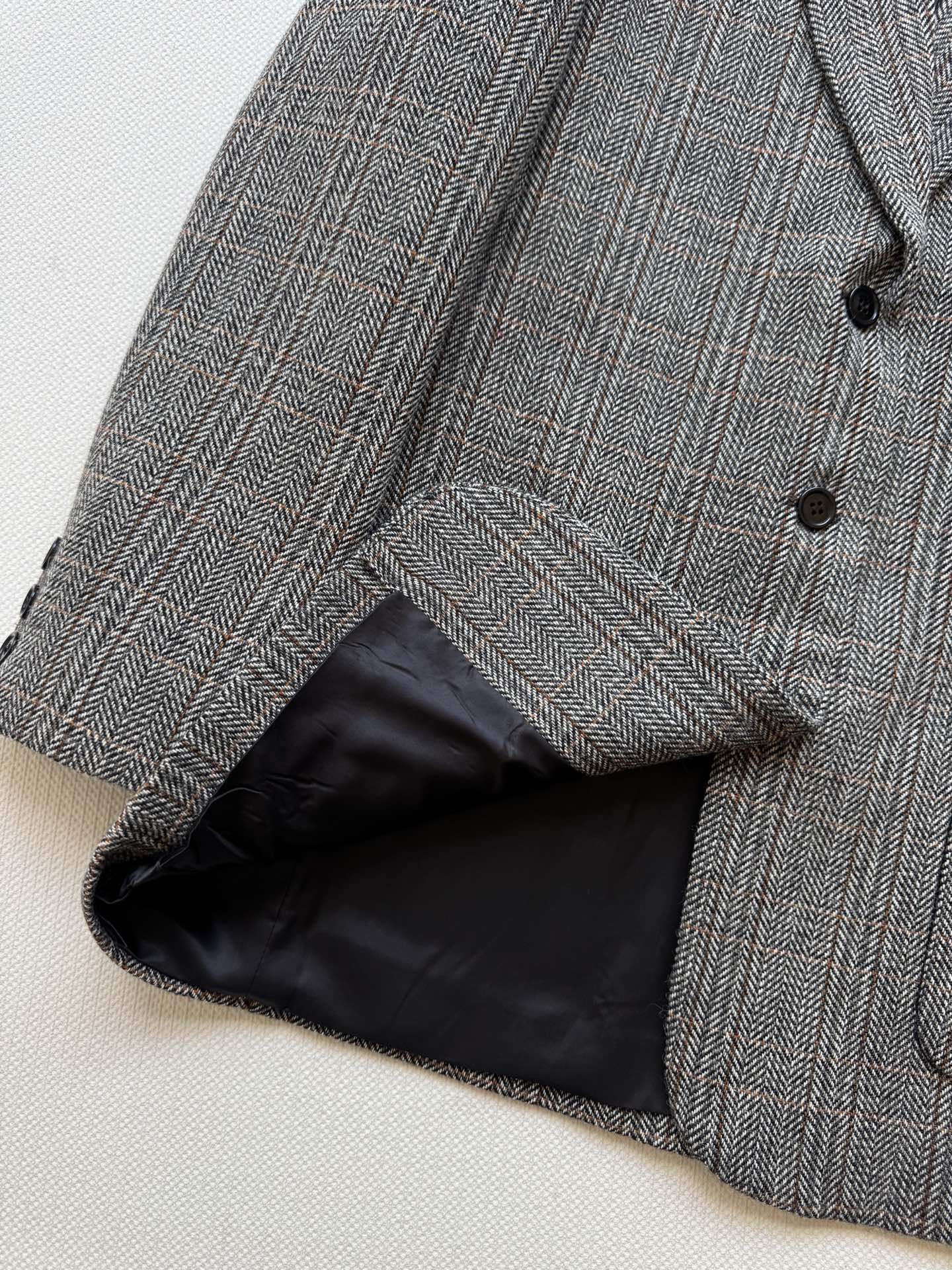 Miumi*2025新翻领格纹口袋西装外套原版开发 高版出品 进口精纺羊毛材质，质感光泽，垂感更强，毛呢