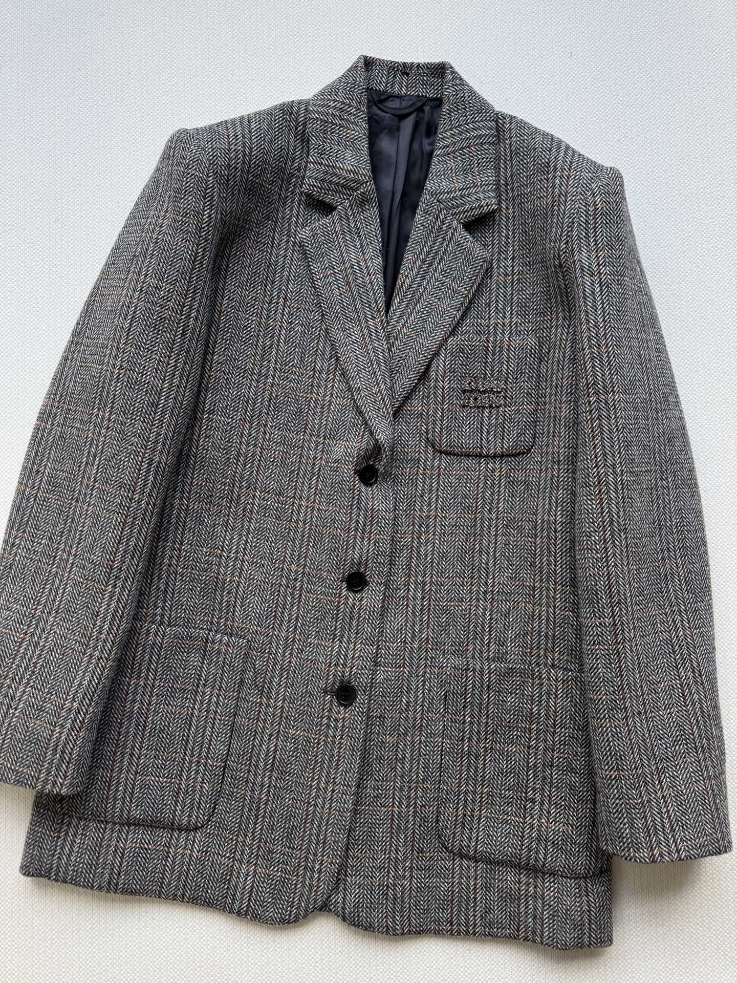 Miumi*2025新翻领格纹口袋西装外套原版开发 高版出品 进口精纺羊毛材质，质感光泽，垂感更强，毛呢