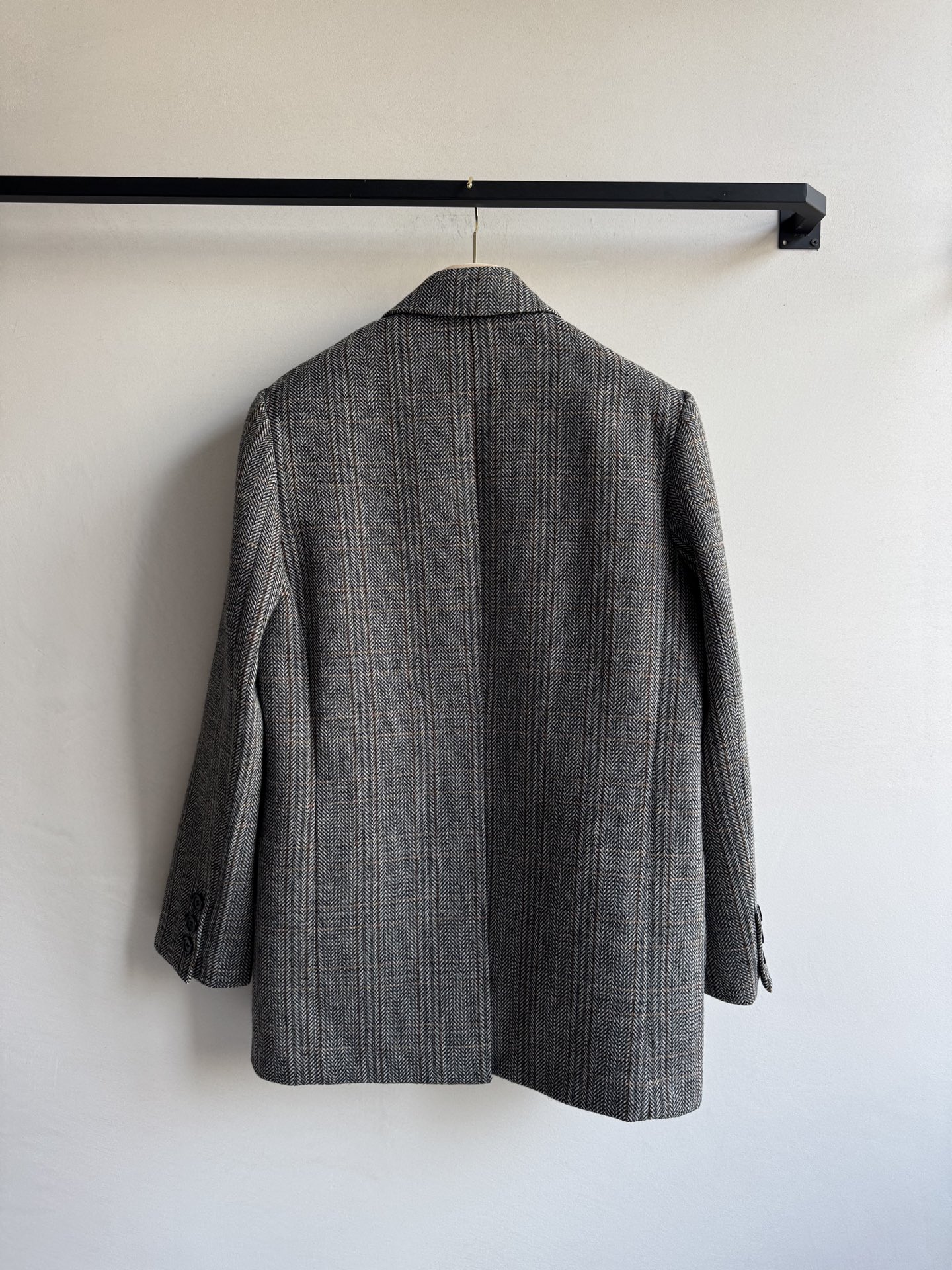 Miumi*2025新翻领格纹口袋西装外套原版开发 高版出品 进口精纺羊毛材质，质感光泽，垂感更强，毛呢