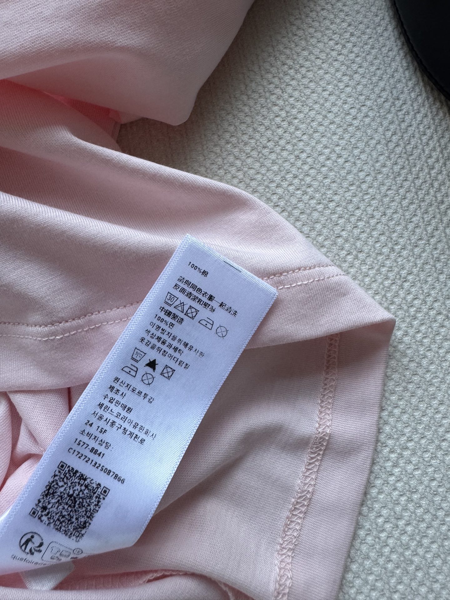 Celin*🆕25Fw早秋新款 字母植绒长袖T恤 原版开发 高版出品！它以极简廓形勾勒松弛感，经典的字母