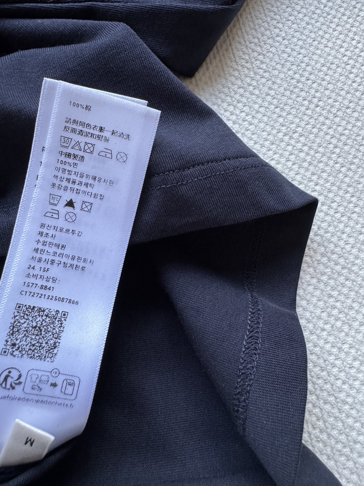 Celin*🆕25Fw早秋新款 字母植绒长袖T恤 原版开发 高版出品！它以极简廓形勾勒松弛感，经典的字母