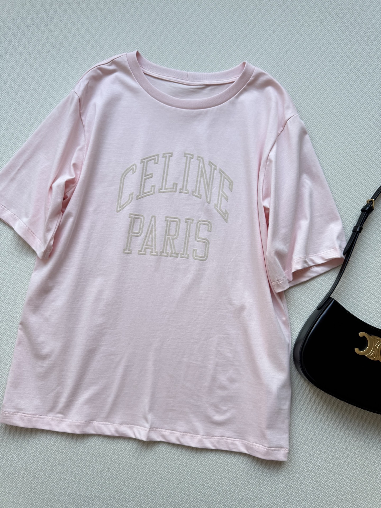 Celin* 25FW秋冬新款 字母印花圆领短袖T恤 原版开发！高版出品！采用高品质棉感面料，亲肤透气且