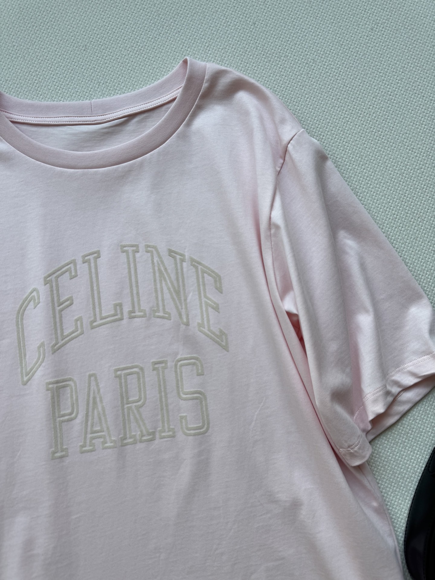 Celin* 25FW秋冬新款 字母印花圆领短袖T恤 原版开发！高版出品！采用高品质棉感面料，亲肤透气且
