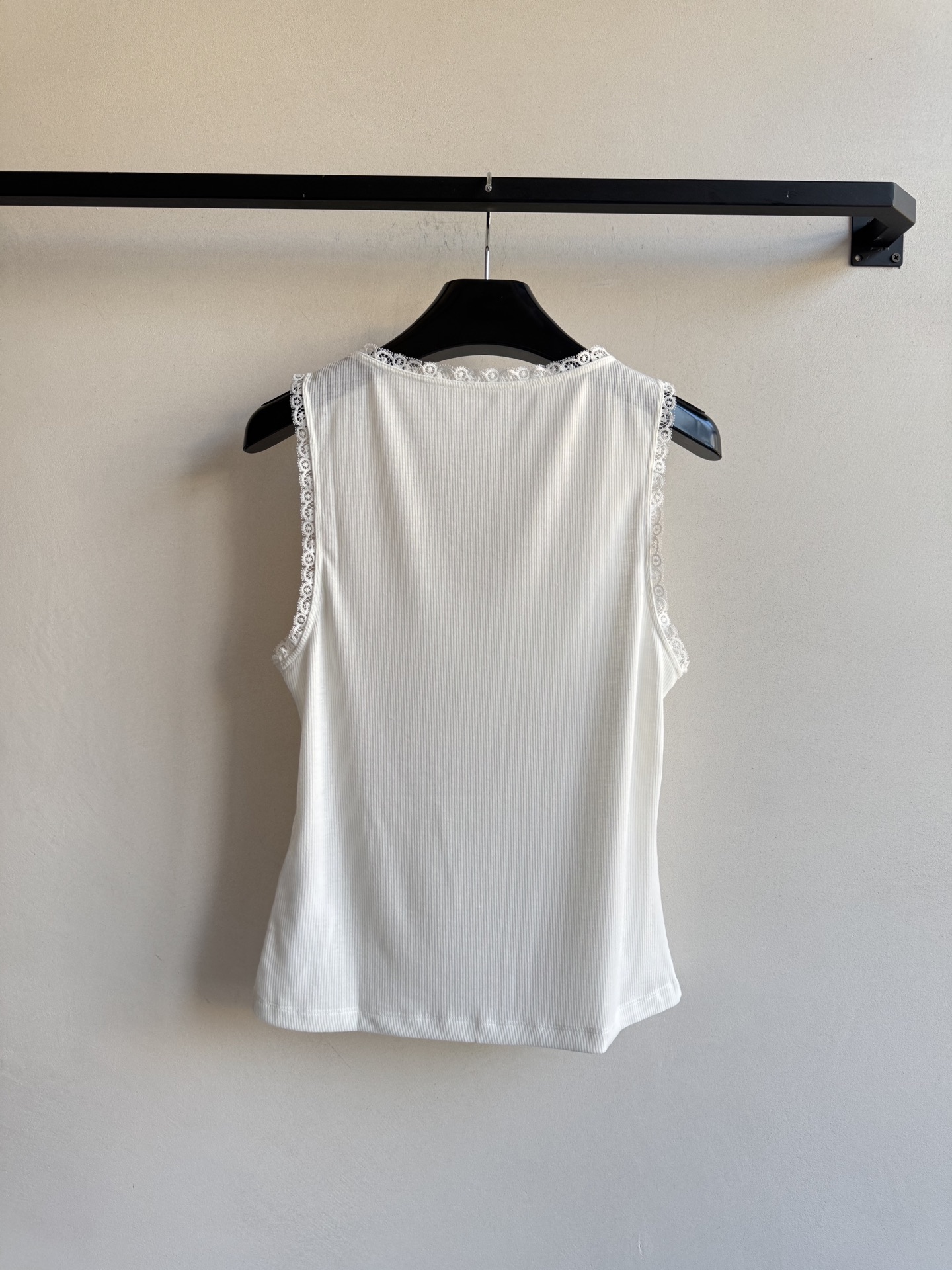 Celin*🆕新款，基础百搭款背心，波浪花边拼接设计ＳＭＬ.