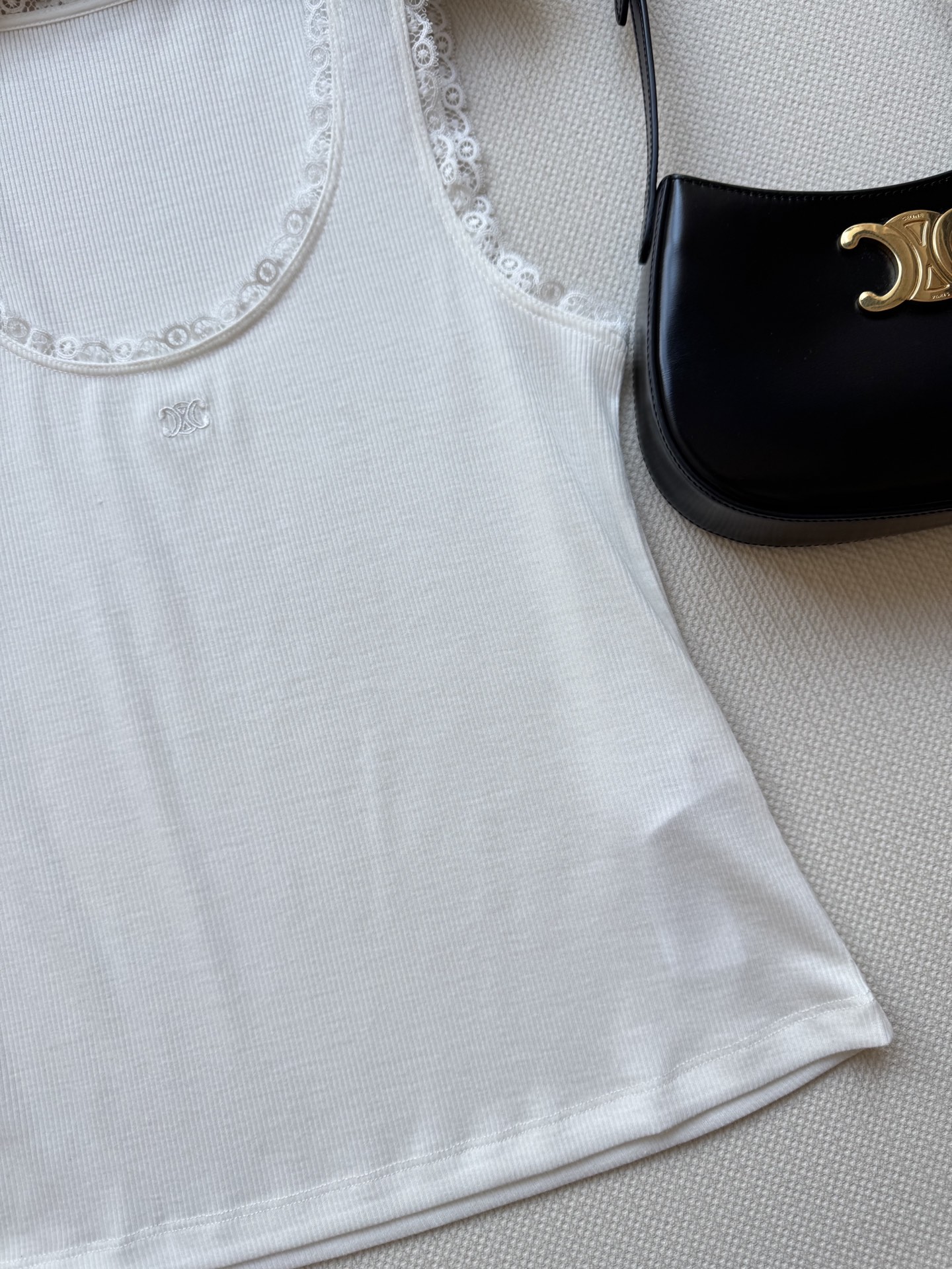 Celin*🆕新款，基础百搭款背心，波浪花边拼接设计ＳＭＬ.