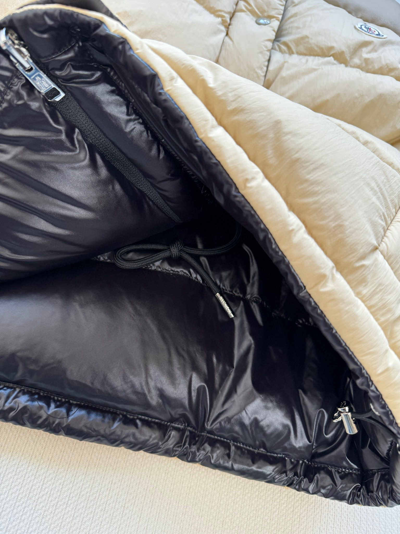 Moncle*🆕蒙口新款Verone羽绒服真是神中神!打造出了四种全新穿法!双面可穿+可拆卸袖边!Buf