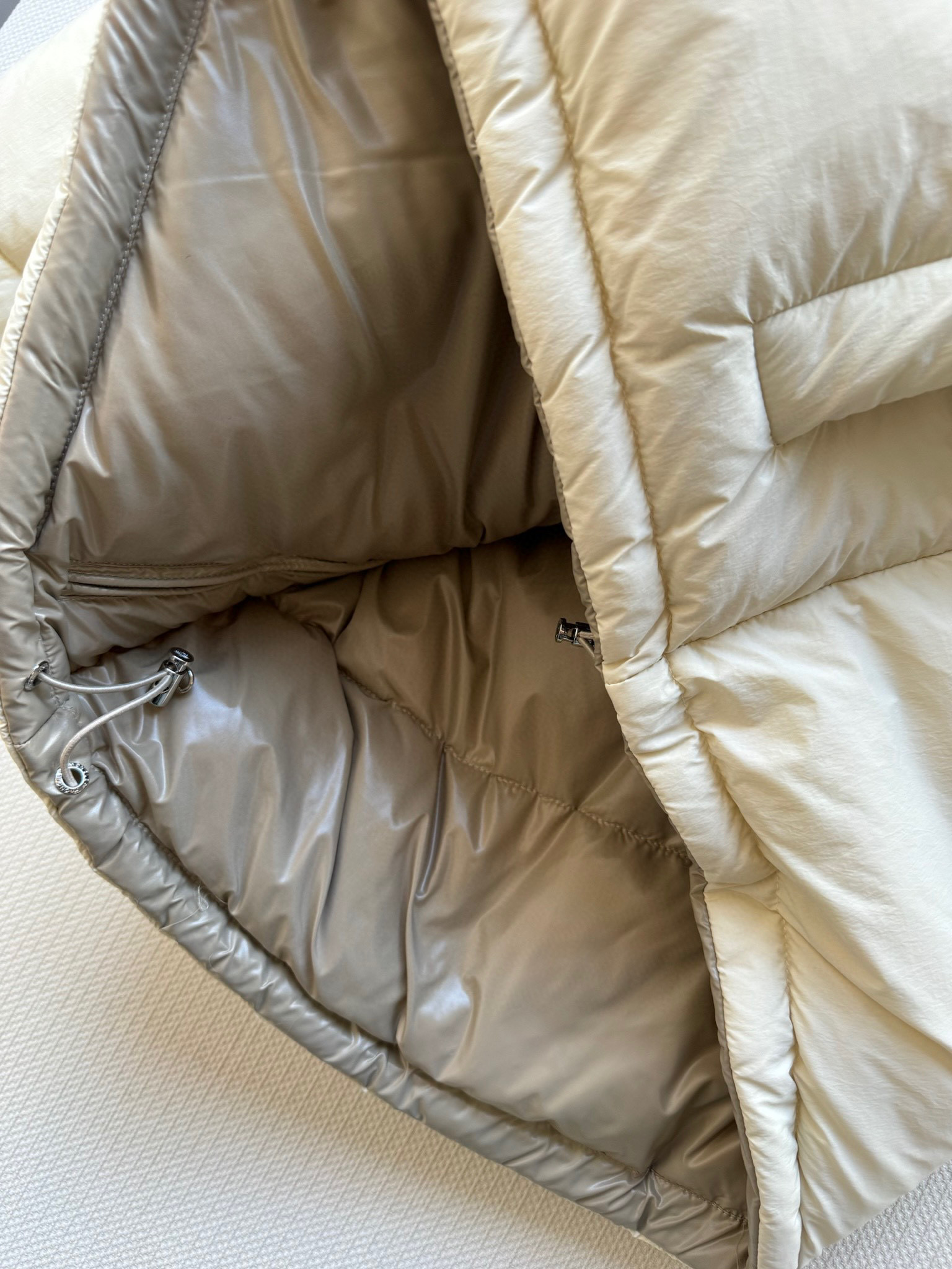 Moncle*🆕蒙口新款Verone羽绒服真是神中神!打造出了四种全新穿法!双面可穿+可拆卸袖边!Buf