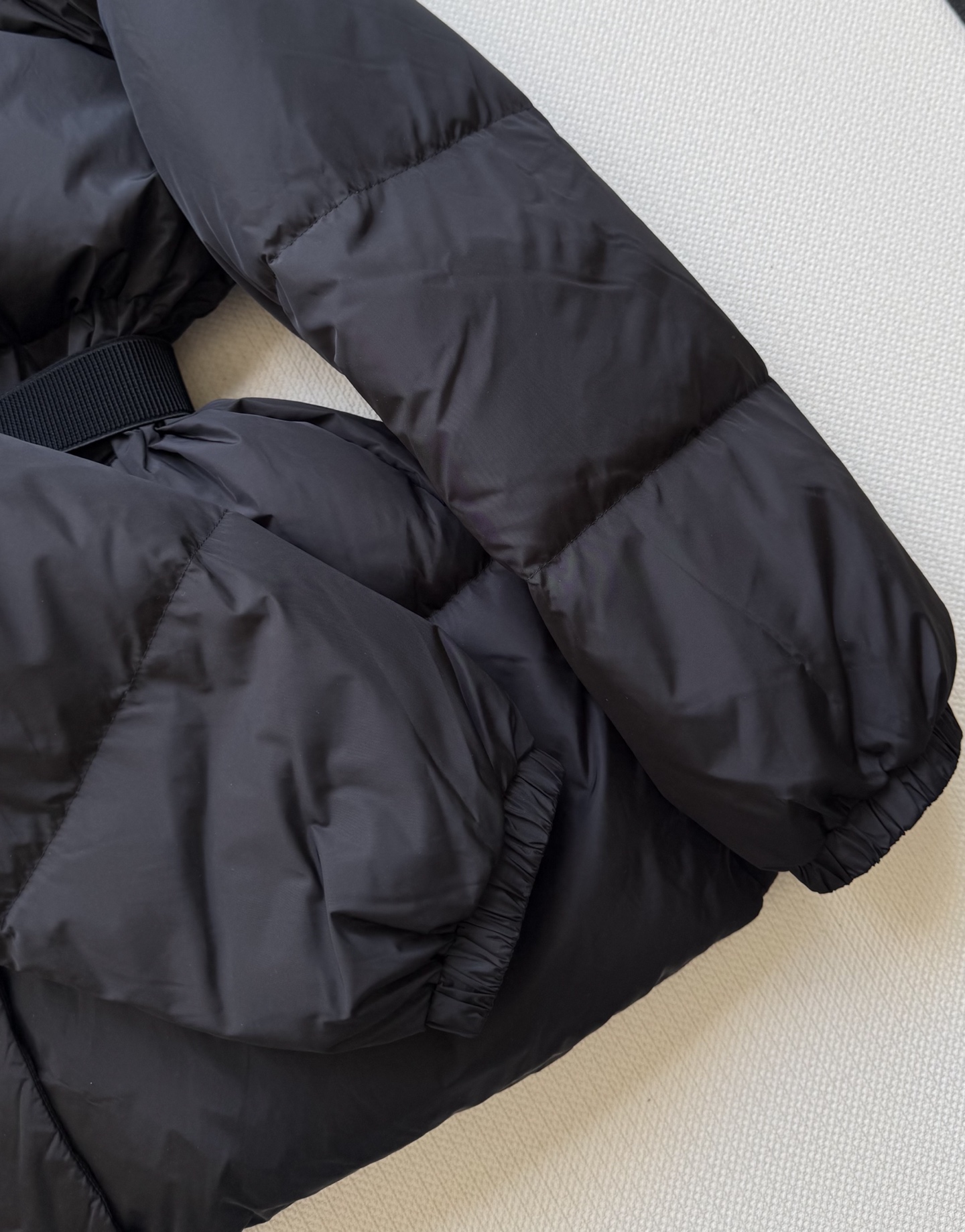 Moncle*🆕新品大翻毛领腰带羽绒外套定制YB防水防风尼龙材质 白鹅绒填充内里 整件轻盈保暖 大翻毛领