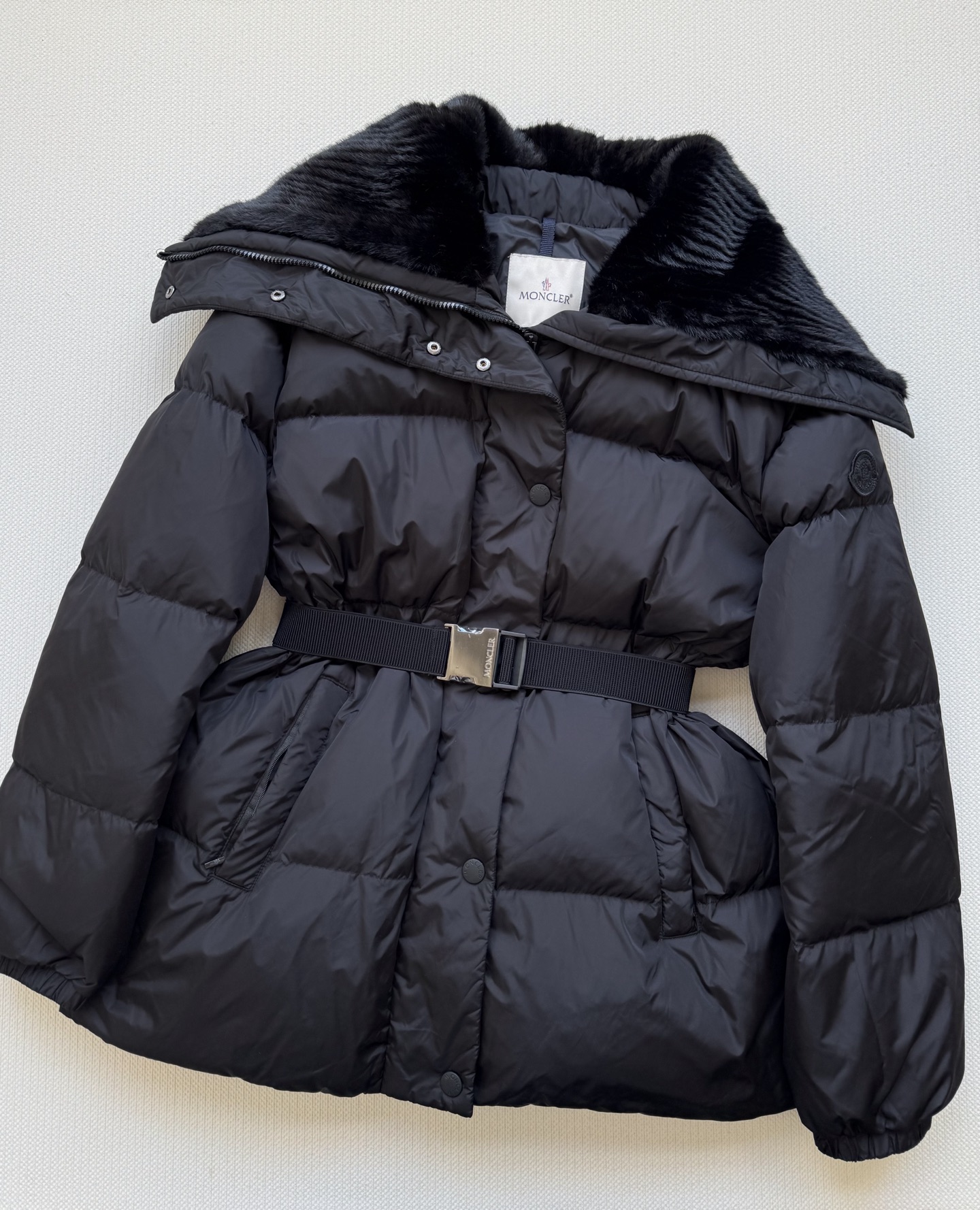 Moncle*🆕新品大翻毛领腰带羽绒外套定制YB防水防风尼龙材质 白鹅绒填充内里 整件轻盈保暖 大翻毛领