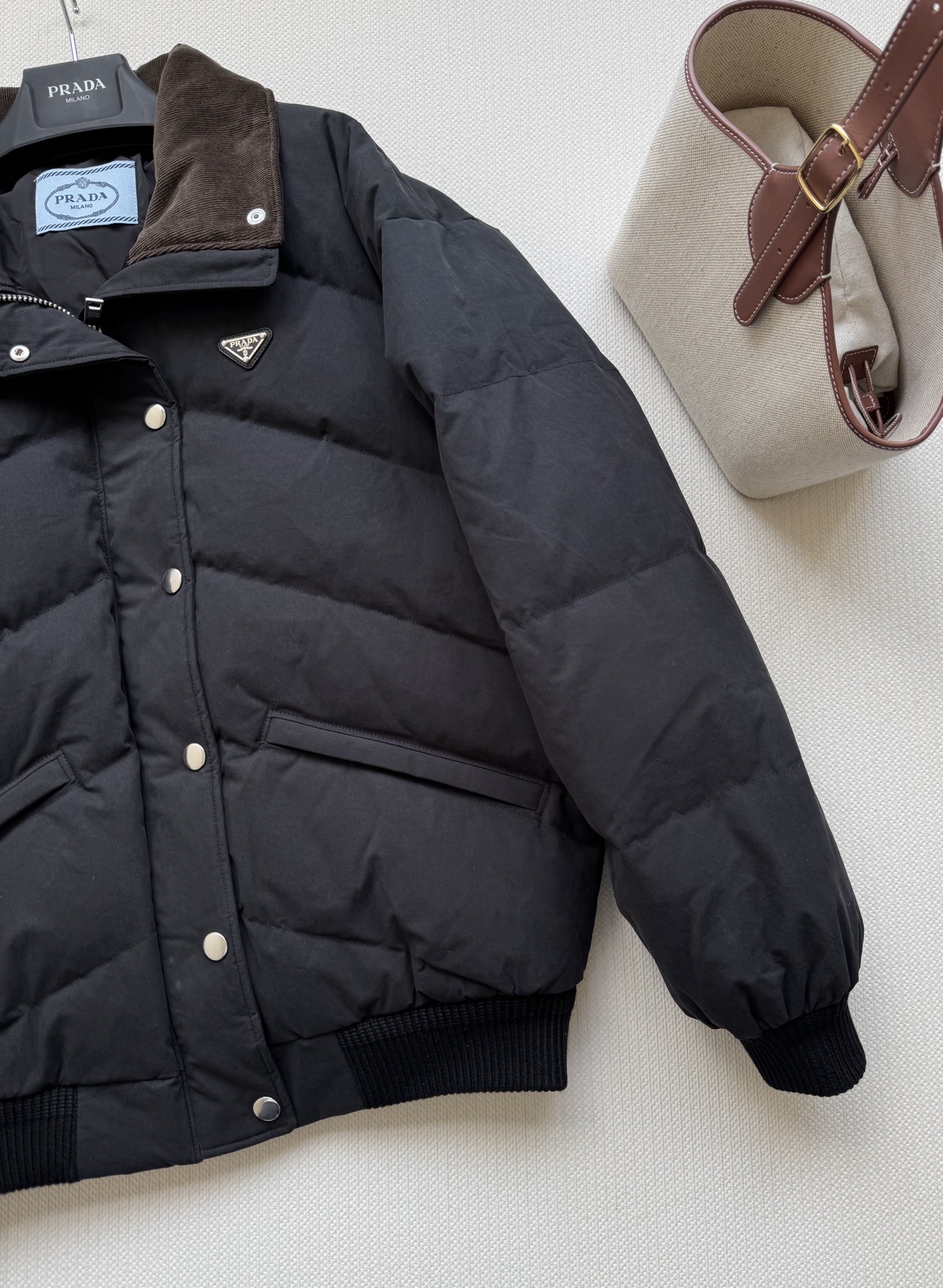 Prad* 🆕25Fw秋冬新款 三角徽标立领府绸质感羽绒服夹克外套 原版开发！高版出品！以立领设计重构经